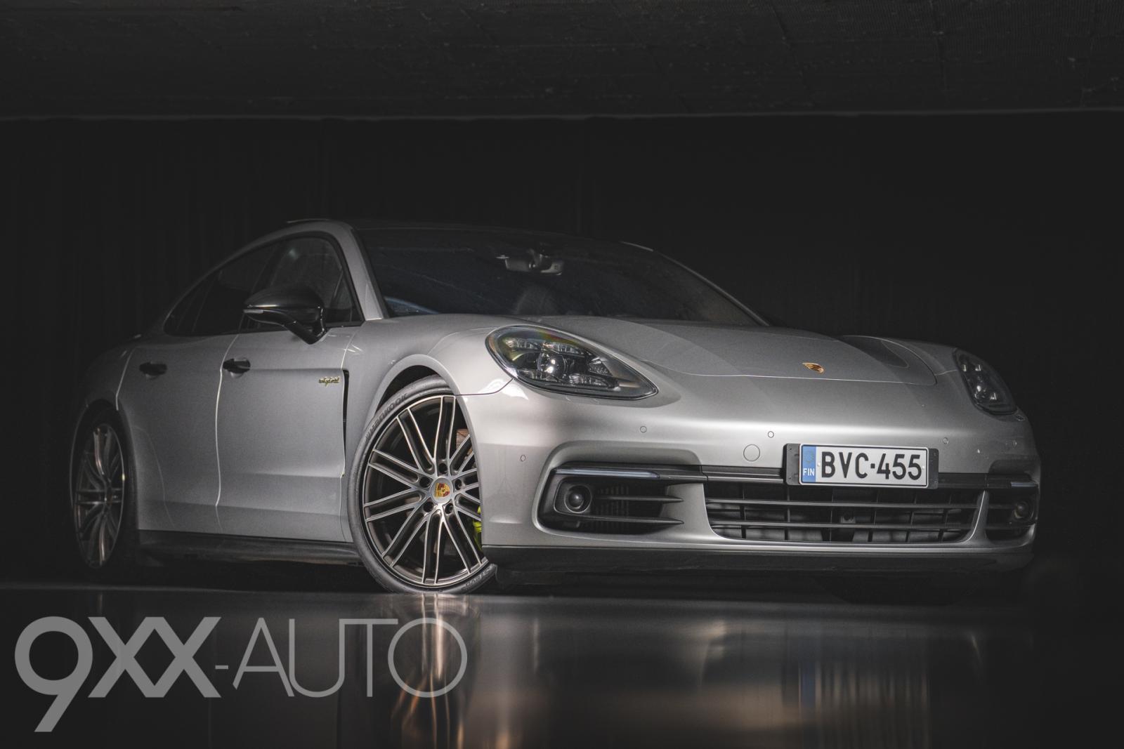 Harmaa Porsche Panamera 4 e-Hybrid *Huippuvarusteet!* *Nelipyöräohjaus!*