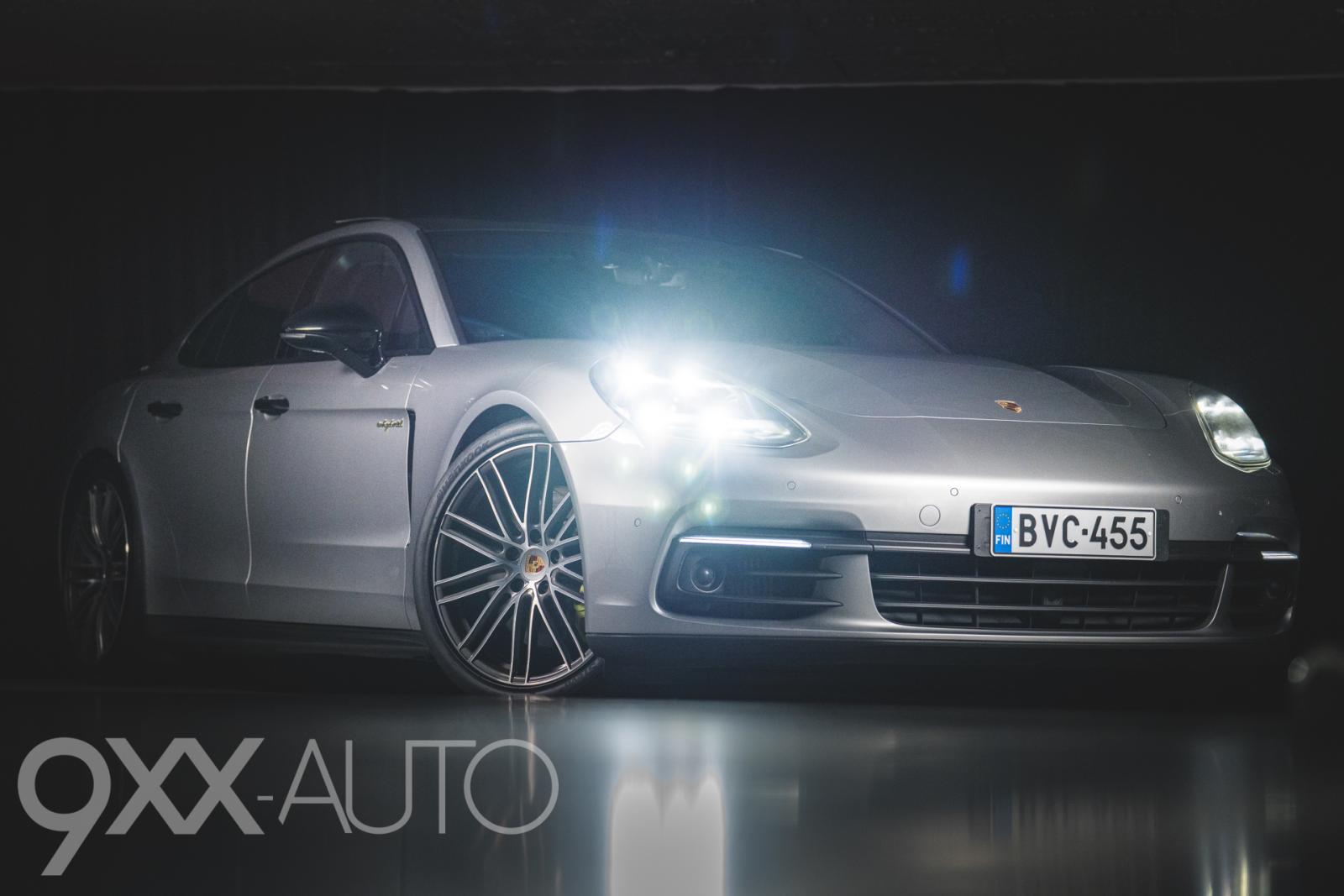 Harmaa Porsche Panamera 4 e-Hybrid *Huippuvarusteet!* *Nelipyöräohjaus!*