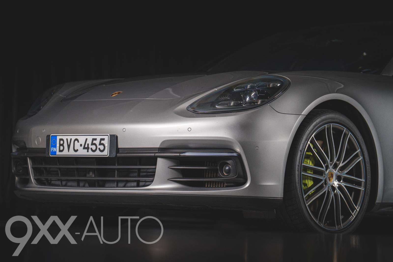 Harmaa Porsche Panamera 4 e-Hybrid *Huippuvarusteet!* *Nelipyöräohjaus!*