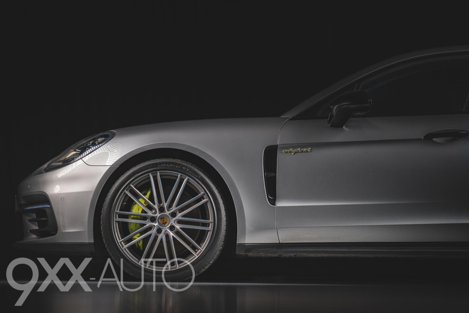 Harmaa Porsche Panamera 4 e-Hybrid *Huippuvarusteet!* *Nelipyöräohjaus!*