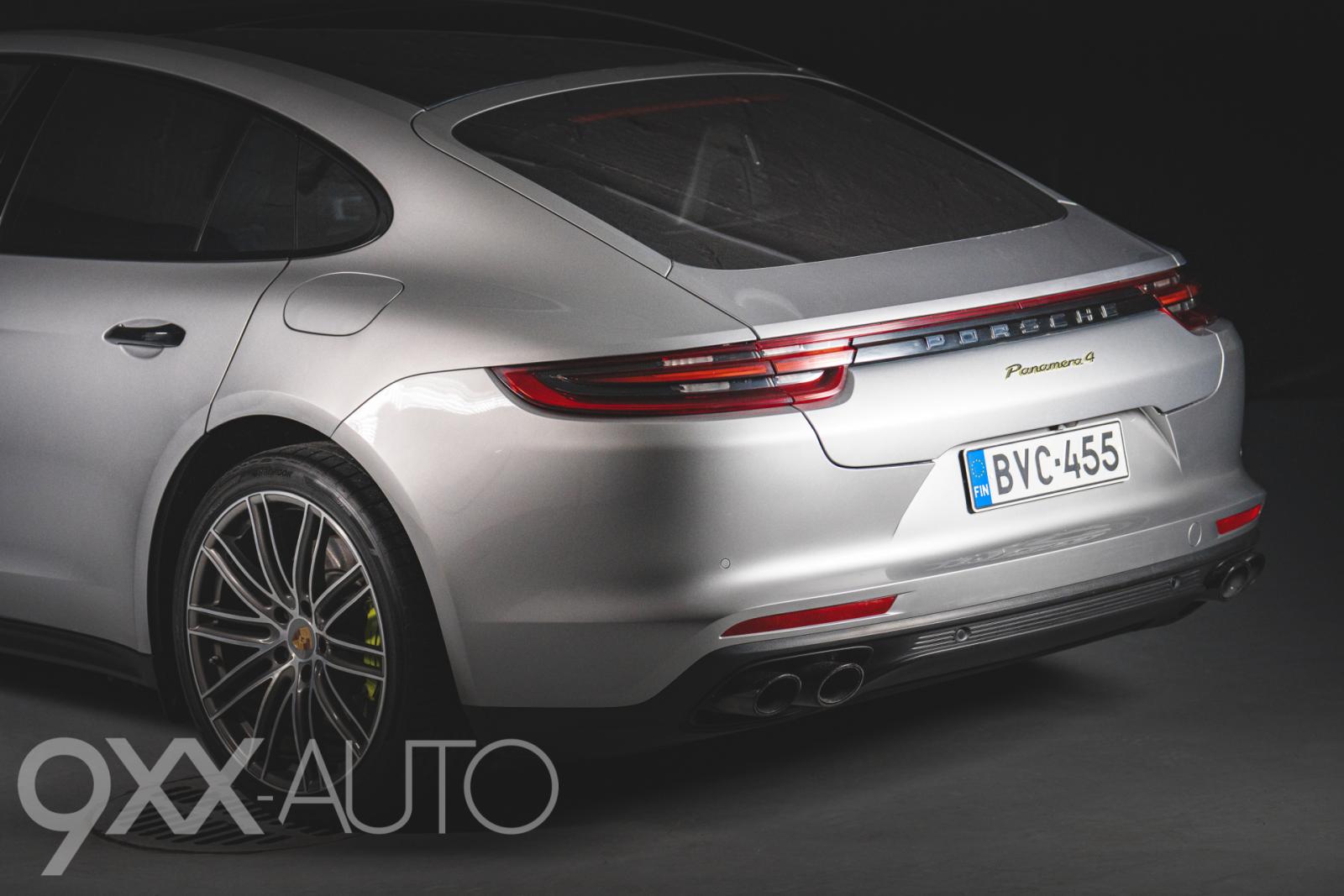 Harmaa Porsche Panamera 4 e-Hybrid *Huippuvarusteet!* *Nelipyöräohjaus!*