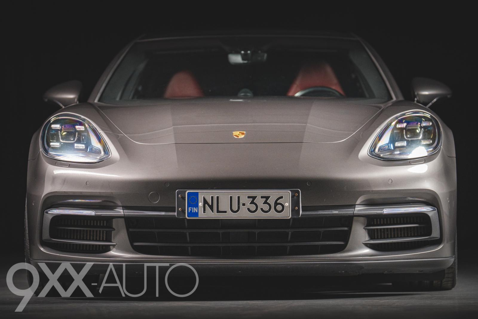 Musta Porsche Panamera Panamera Hybrid Sport Turismo
Sport Chrono