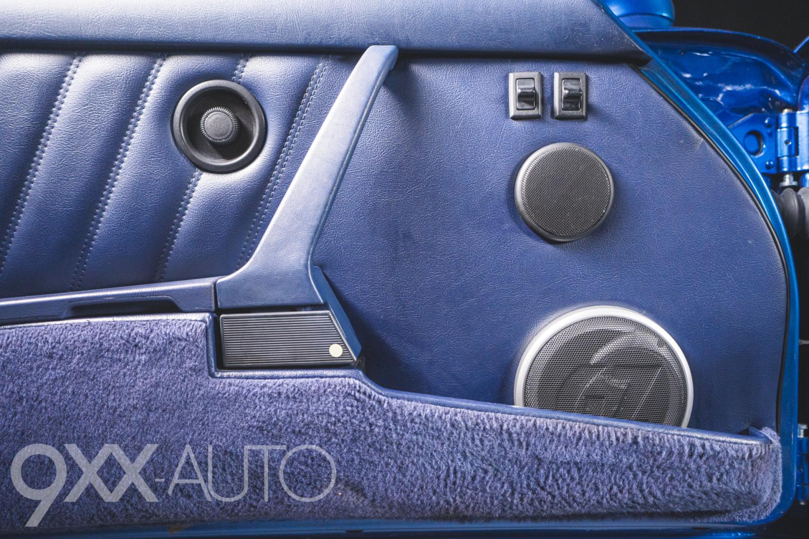 Sininen Porsche 911 964 C2 Manuaali *Suomiauto!*