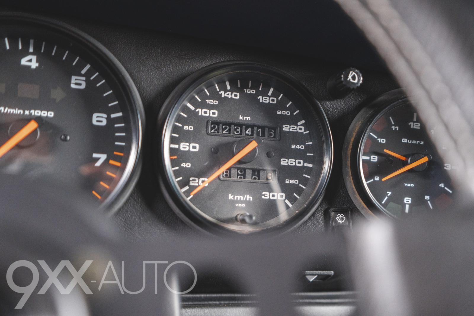 Sininen Porsche 911 964 C2 Manuaali *Suomiauto!*