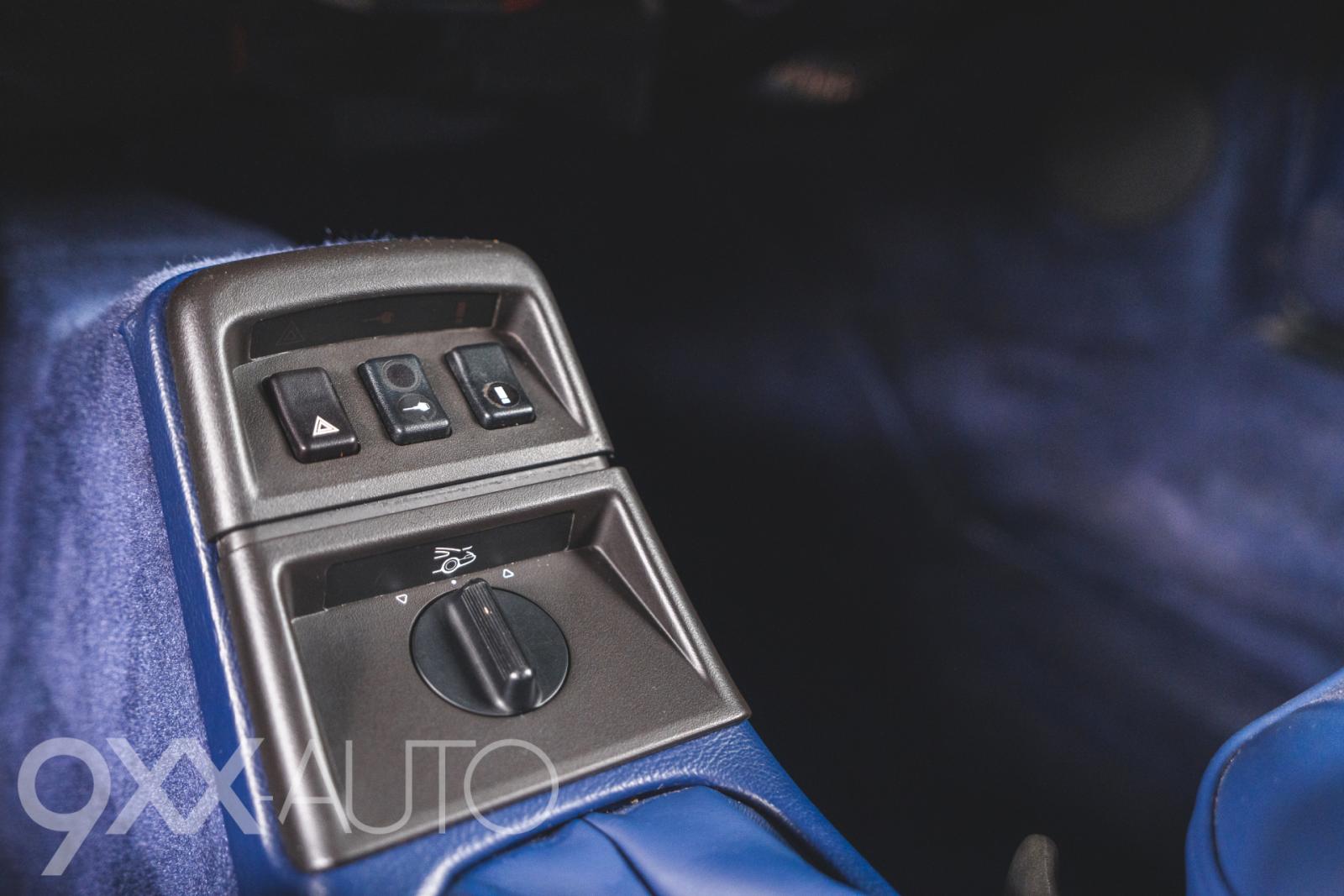 Sininen Porsche 911 964 C2 Manuaali *Suomiauto!*