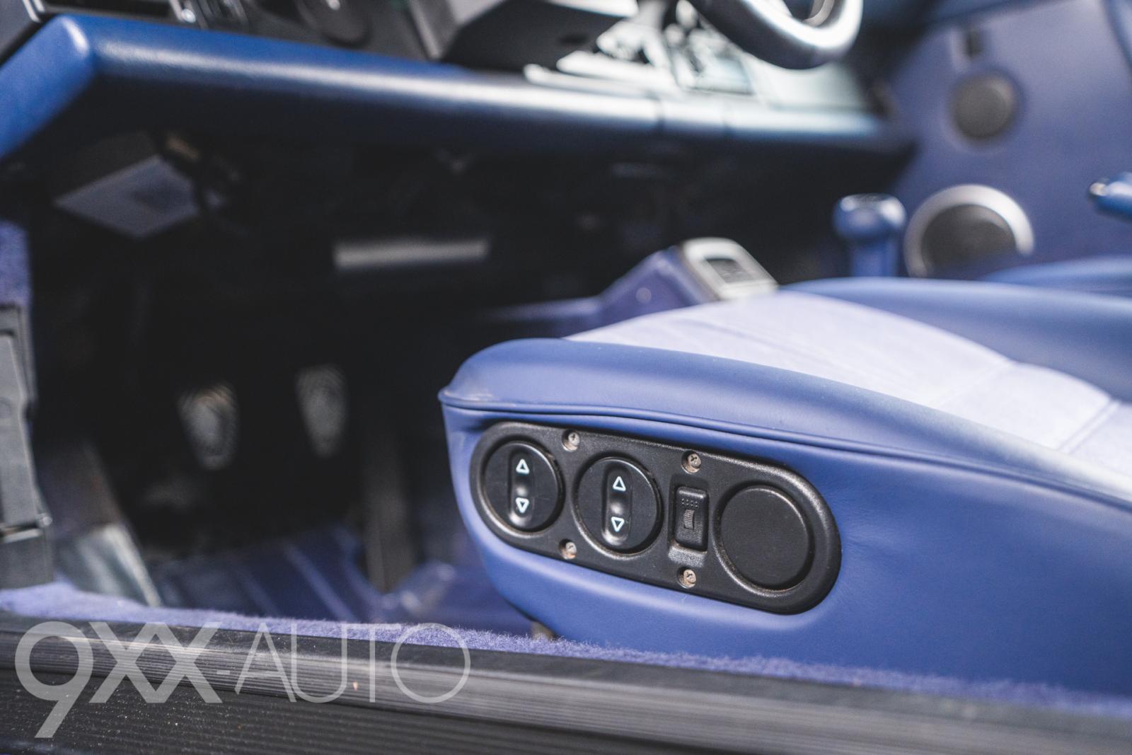 Sininen Porsche 911 964 C2 Manuaali *Suomiauto!*