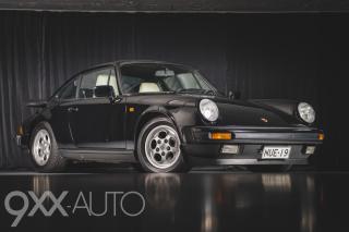 Musta Porsche 911