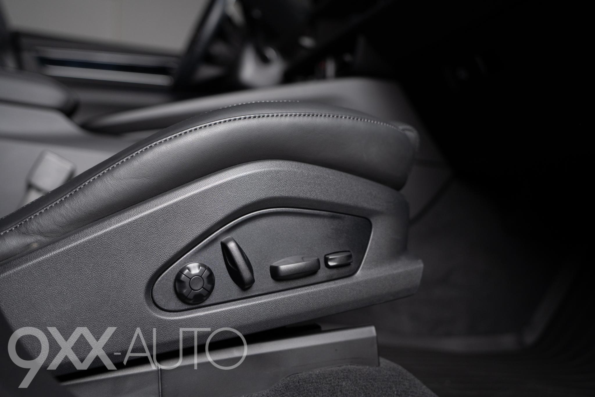 Musta Porsche Macan 4 Advantage Package Plus