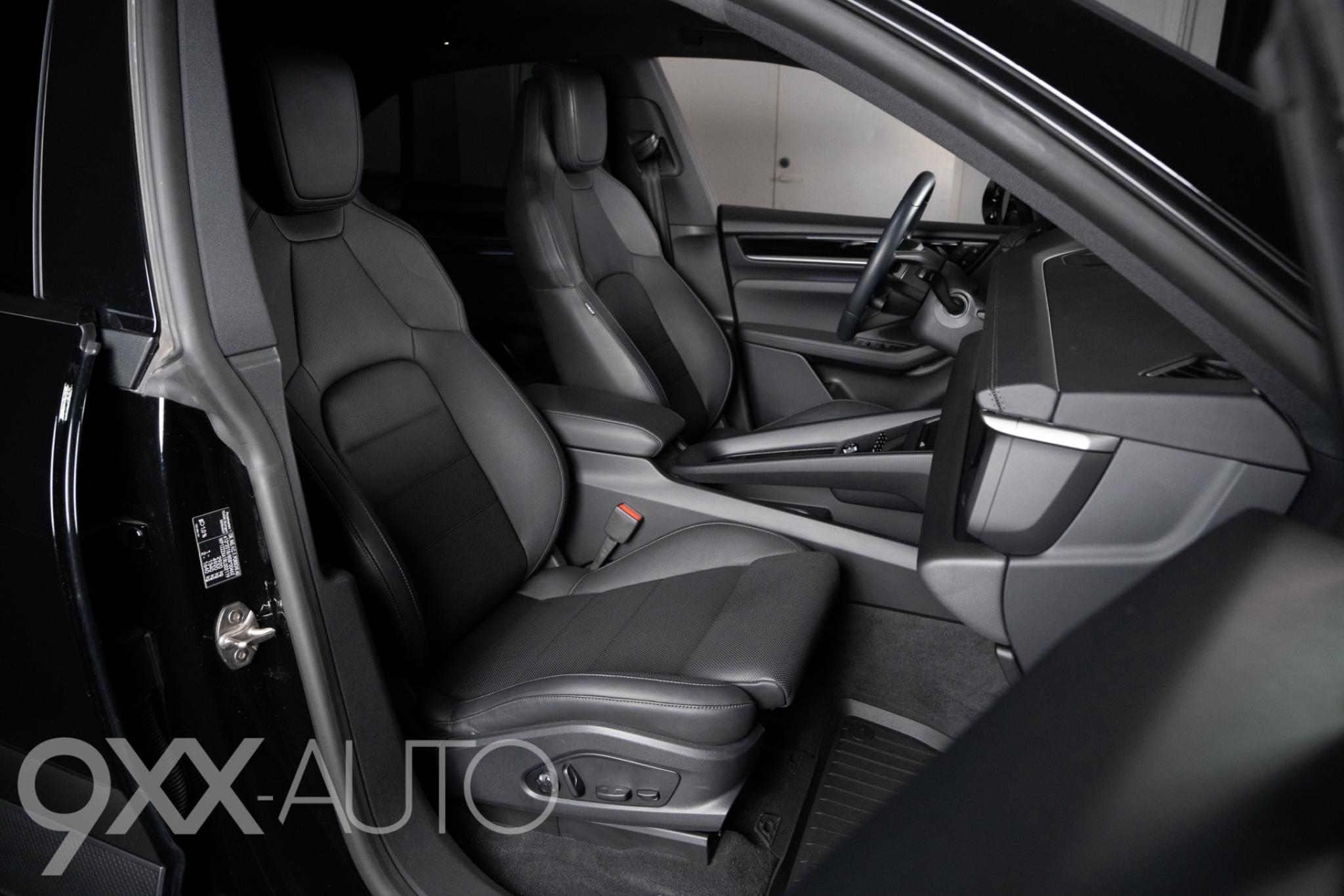 Musta Porsche Macan 4 Advantage Package Plus
