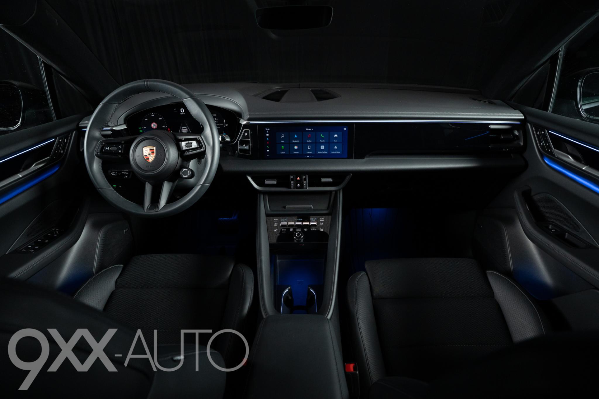 Musta Porsche Macan 4 Advantage Package Plus