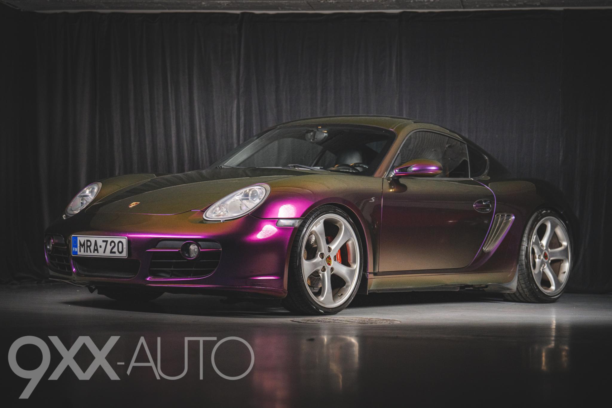 Musta Porsche Cayman