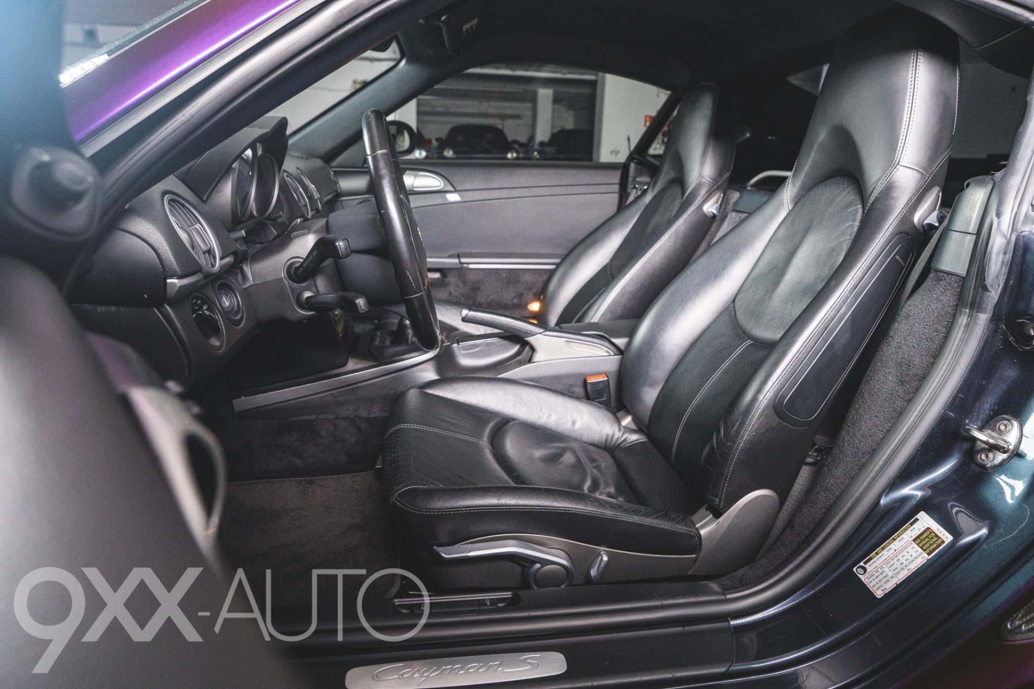 Musta Porsche Cayman S 3.4 Manuaali