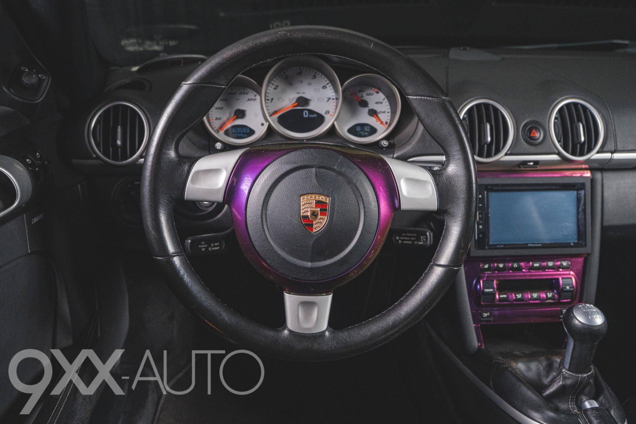 Musta Porsche Cayman S 3.4 Manuaali