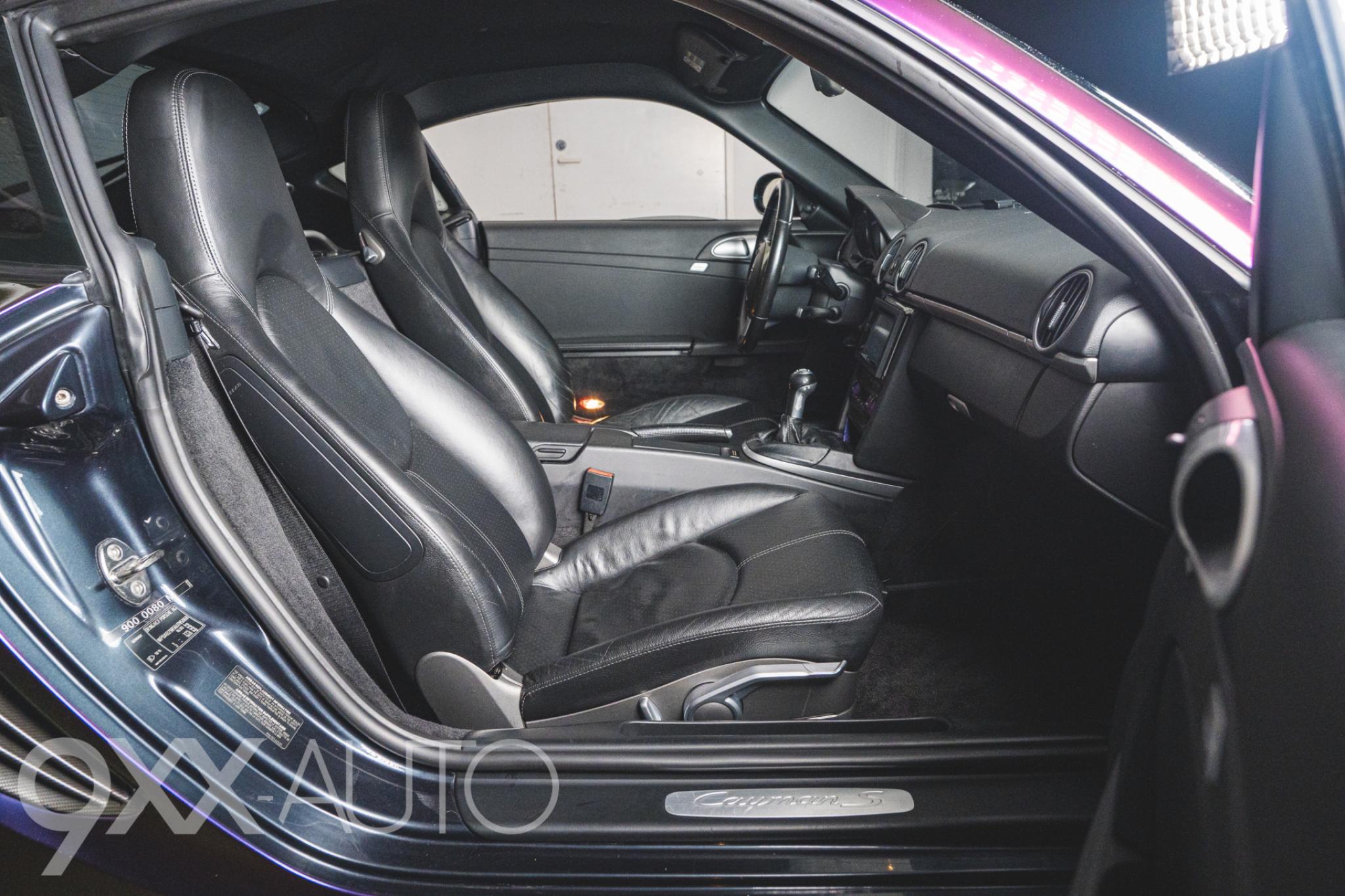 Musta Porsche Cayman S 3.4 Manuaali