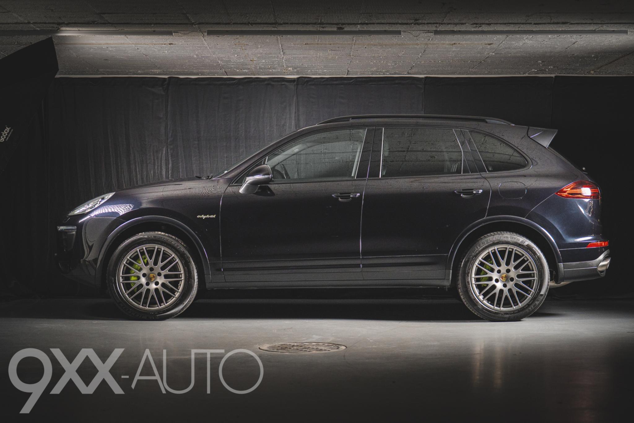 Musta Porsche Cayenne S e-Hybrid Platinum Edition
