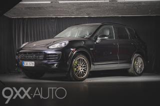 Musta Porsche Cayenne