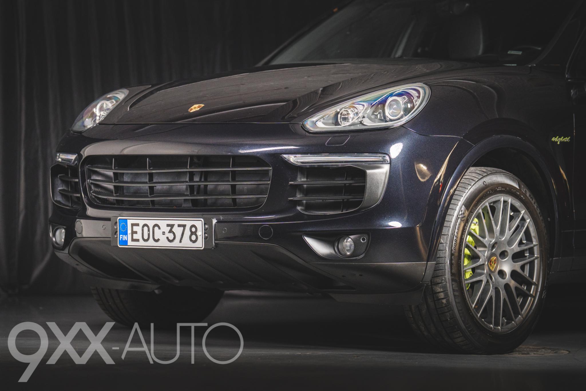 Musta Porsche Cayenne S e-Hybrid Platinum Edition