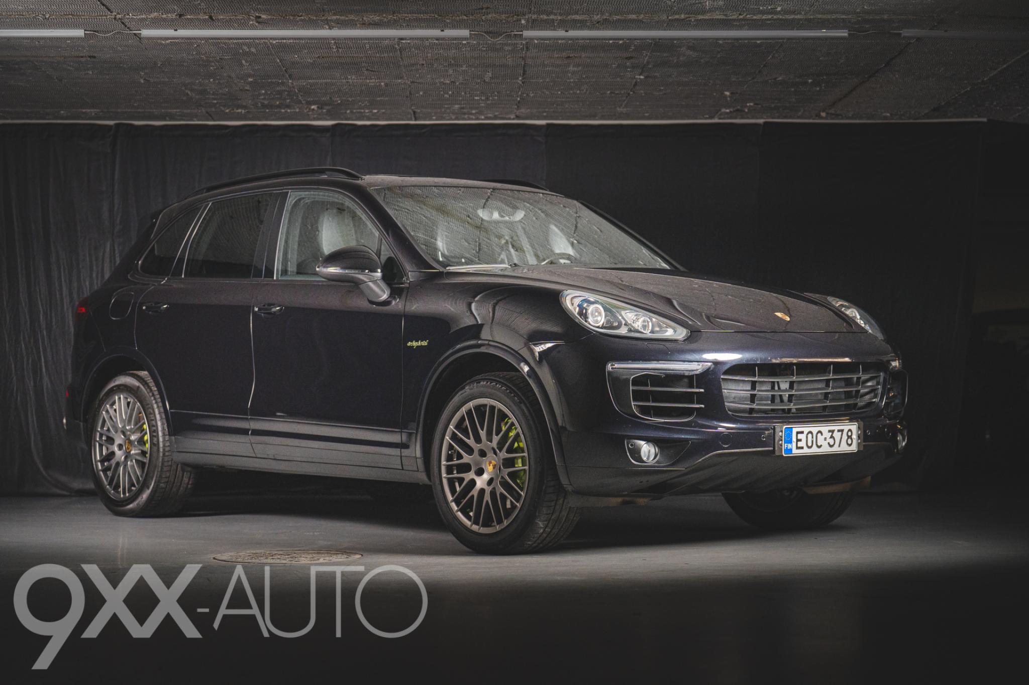 Musta Porsche Cayenne S e-Hybrid Platinum Edition