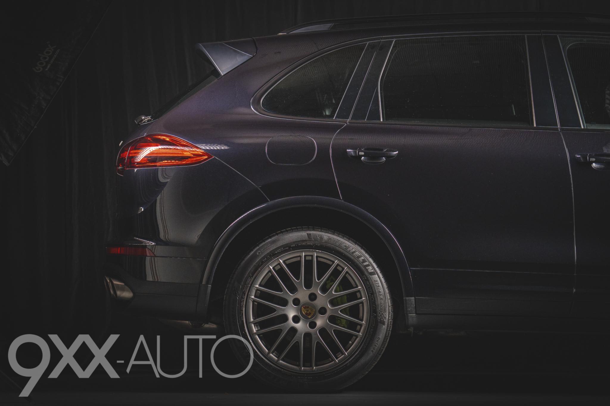 Musta Porsche Cayenne S e-Hybrid Platinum Edition
