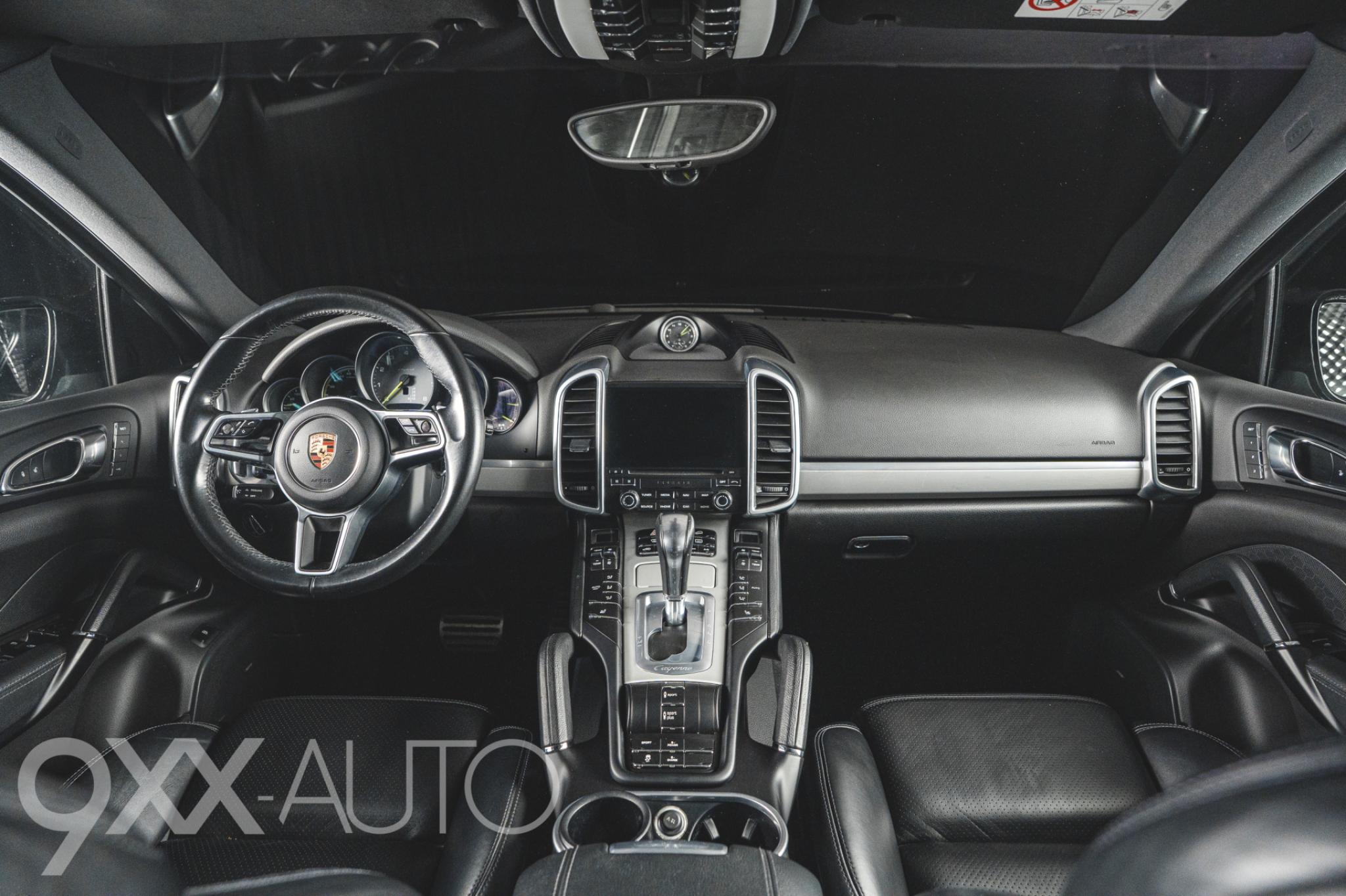 Musta Porsche Cayenne S e-Hybrid Platinum Edition