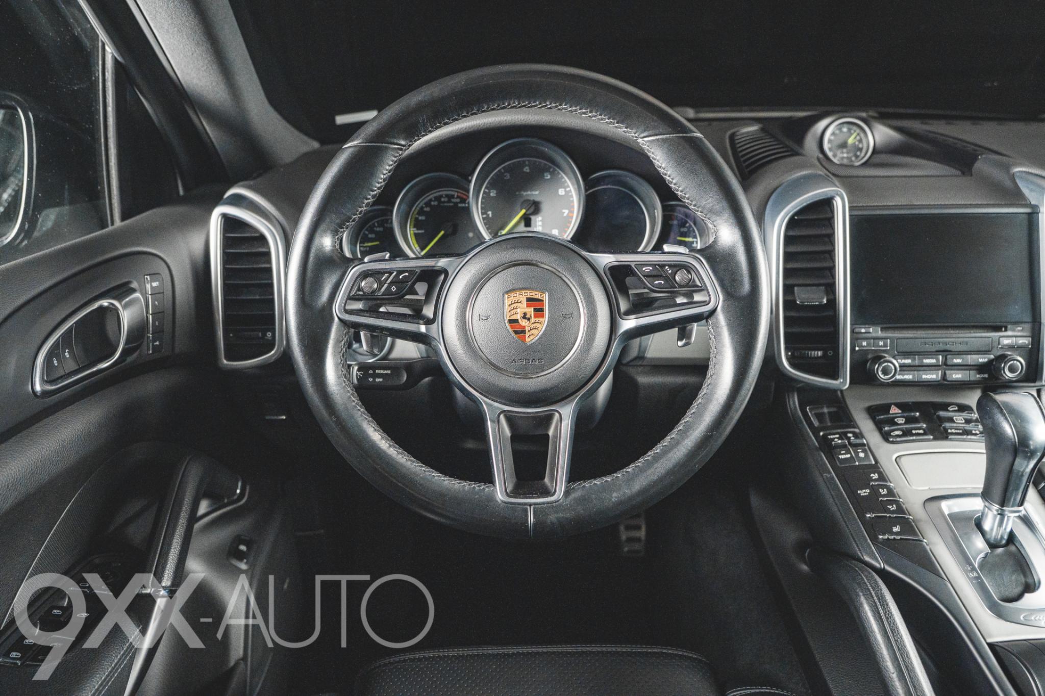 Musta Porsche Cayenne S e-Hybrid Platinum Edition