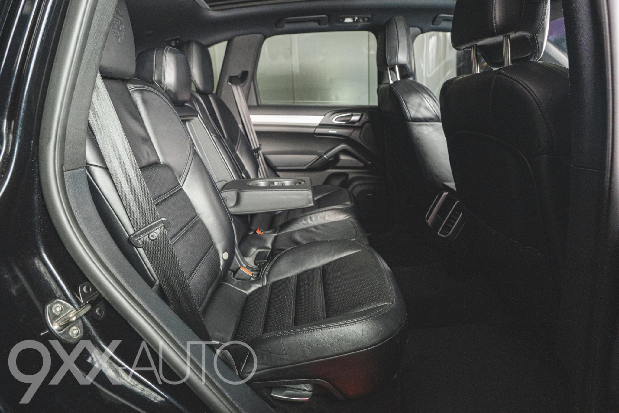 Musta Porsche Cayenne S e-Hybrid Platinum Edition