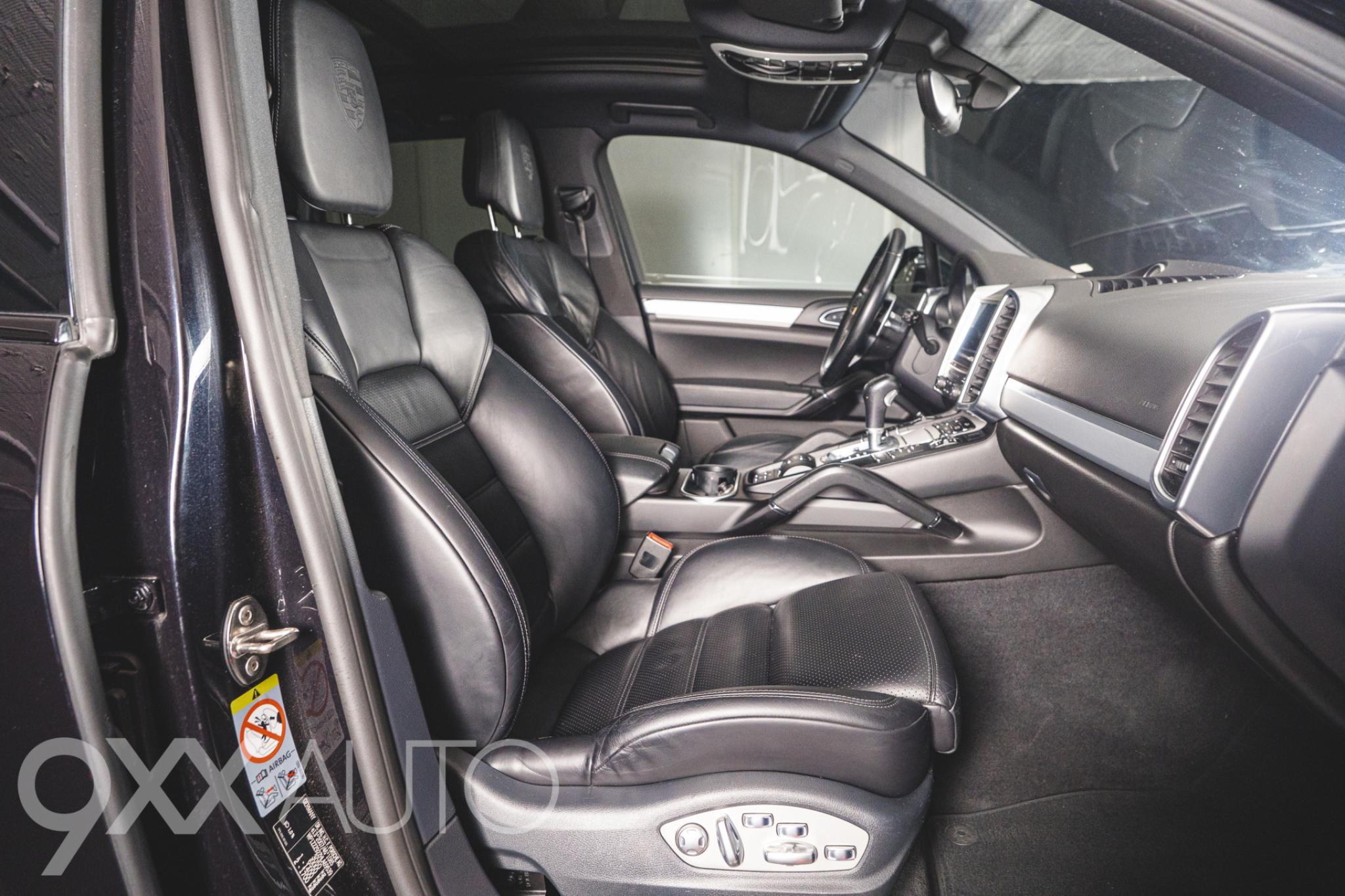 Musta Porsche Cayenne S e-Hybrid Platinum Edition