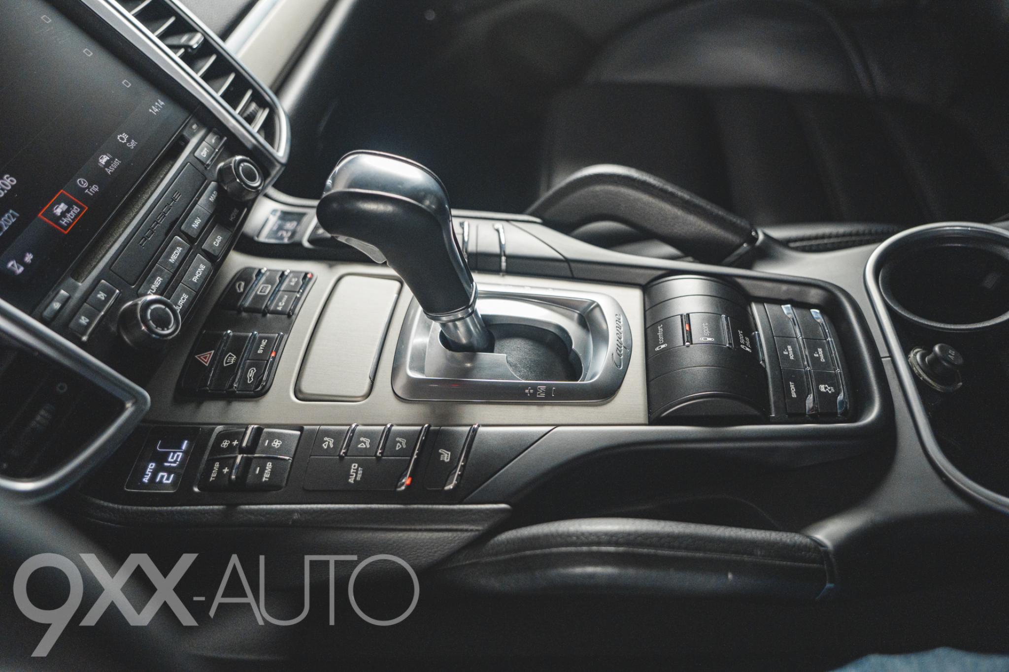 Musta Porsche Cayenne S e-Hybrid Platinum Edition