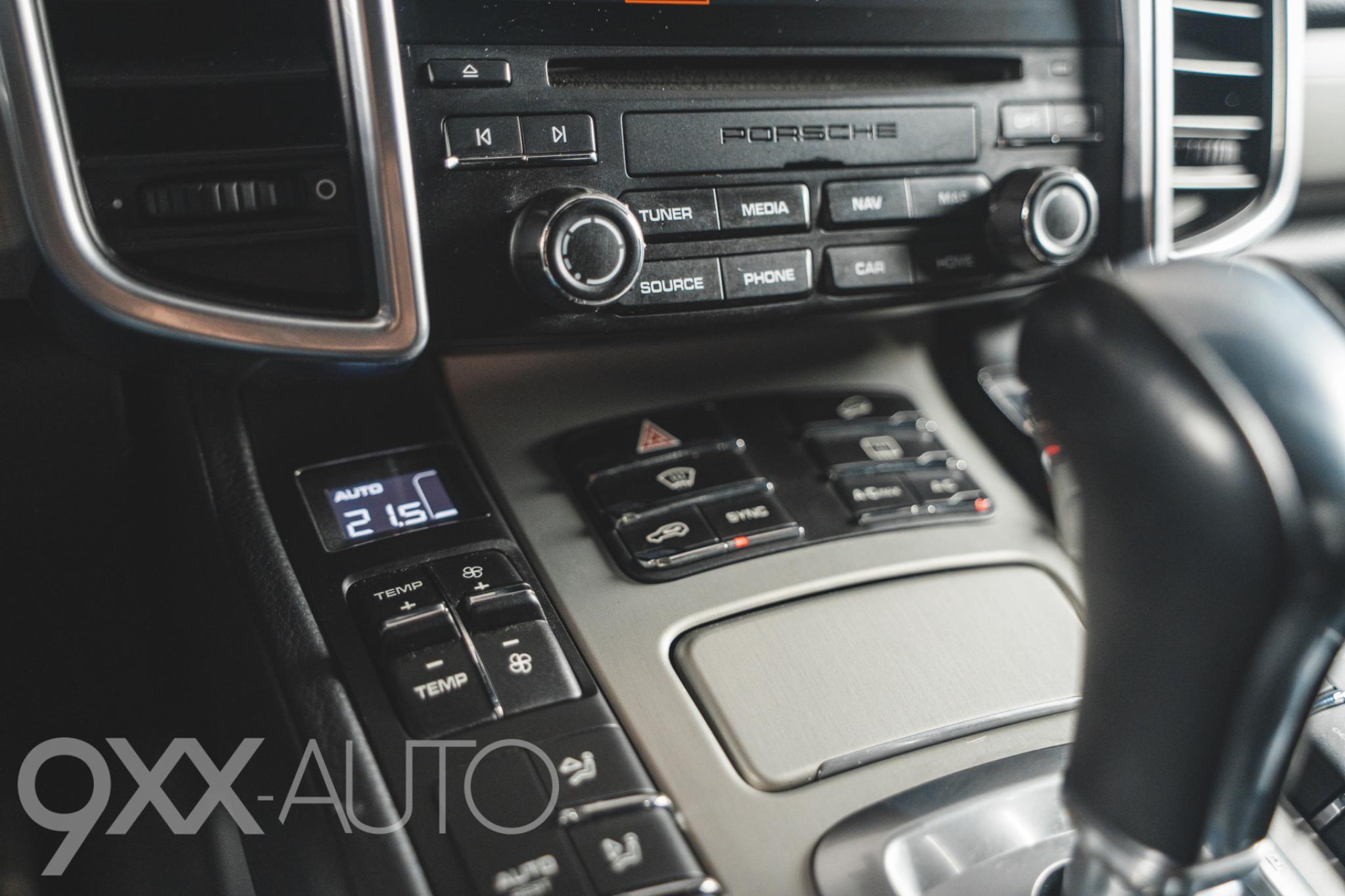 Musta Porsche Cayenne S e-Hybrid Platinum Edition