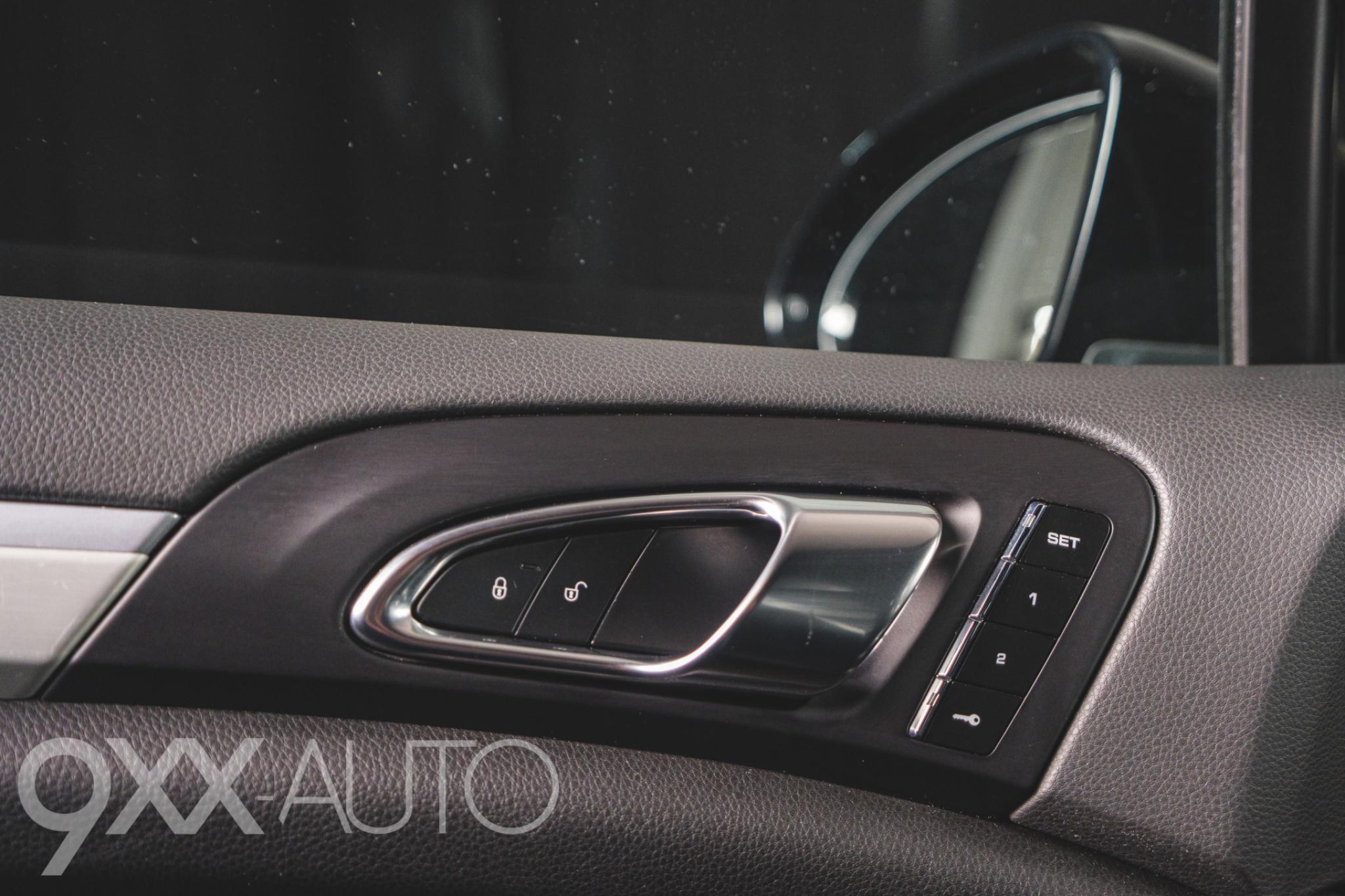 Musta Porsche Cayenne S e-Hybrid Platinum Edition