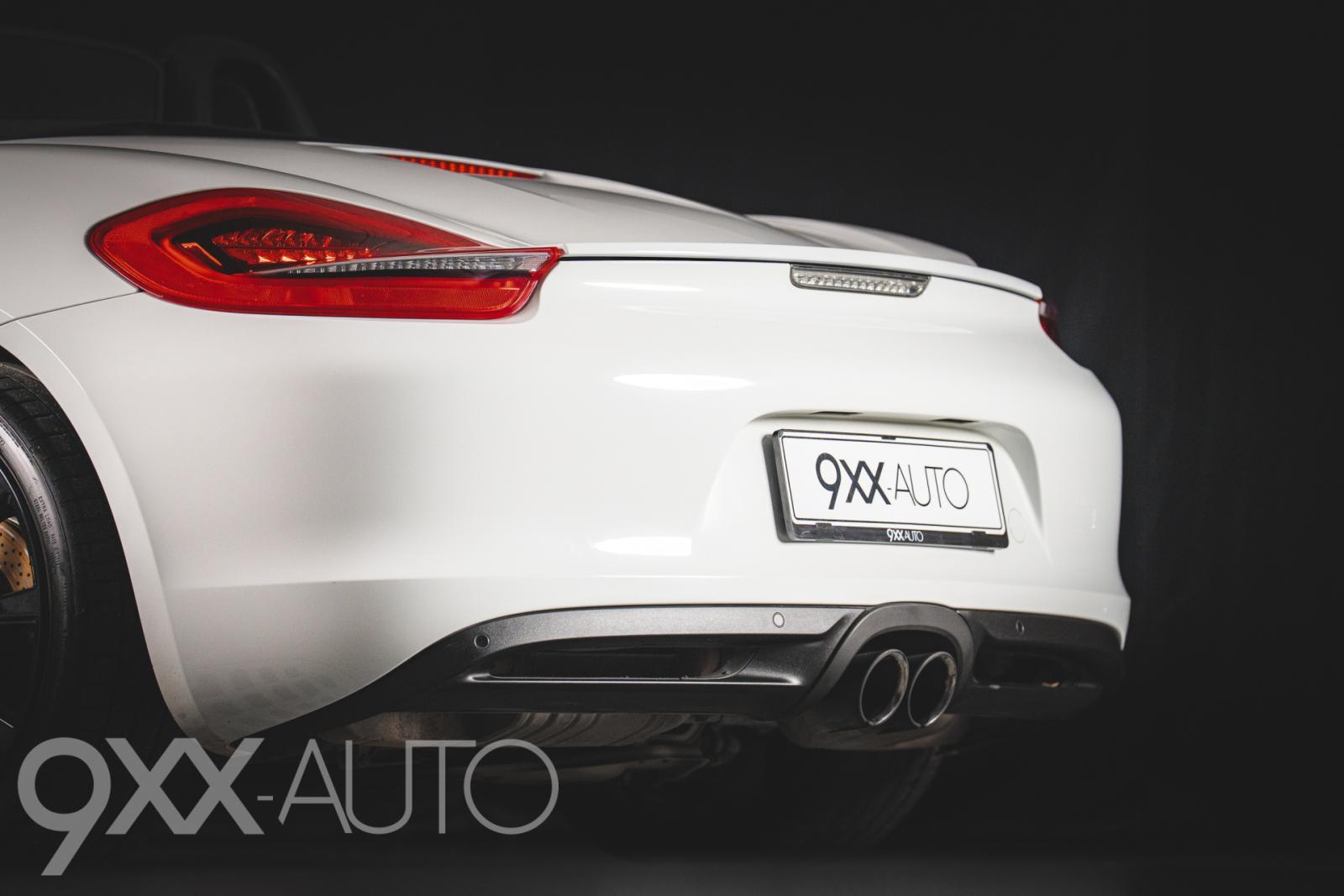 Valkoinen Porsche Boxster S 981 PDK