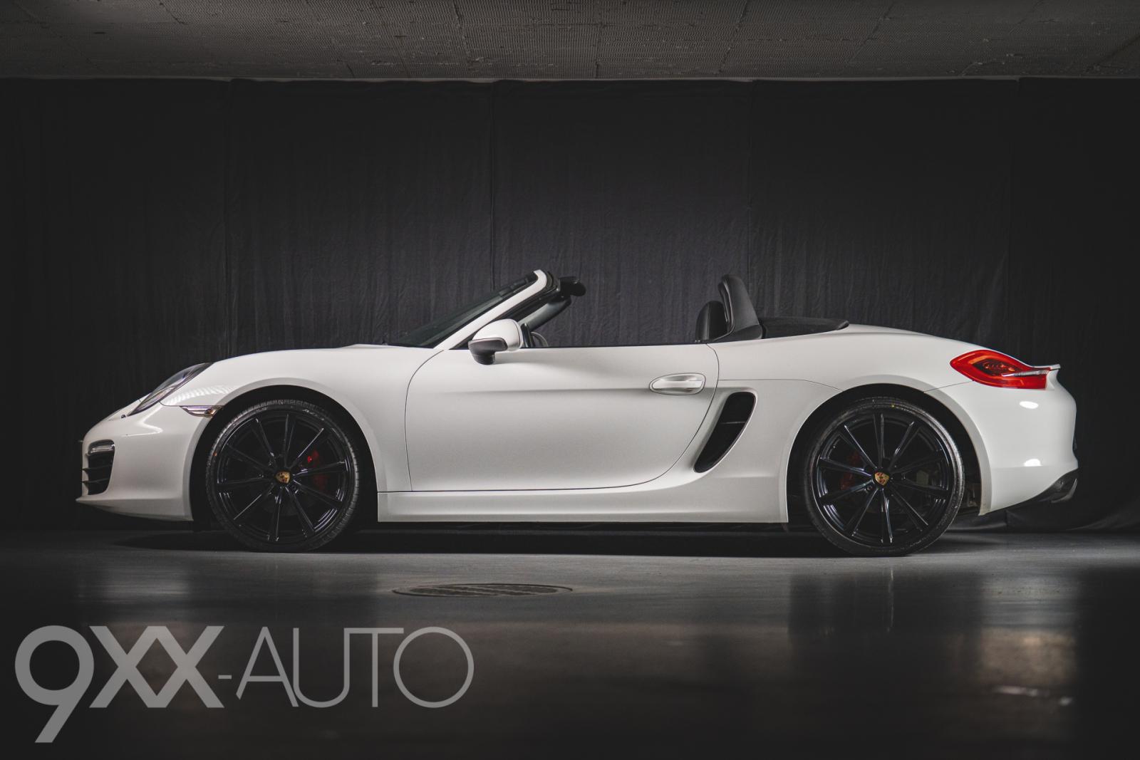 Valkoinen Porsche Boxster S 981 PDK