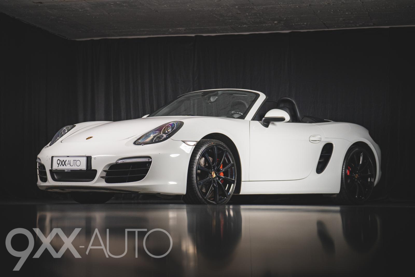 Valkoinen Porsche Boxster S 981 PDK
