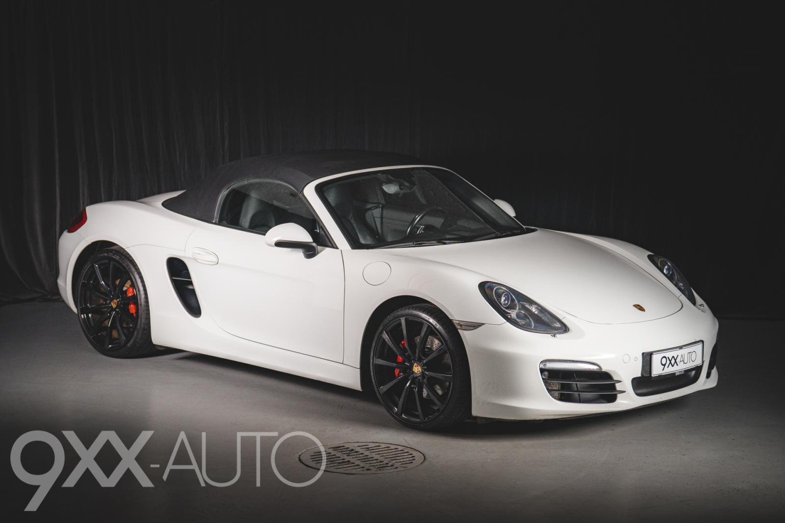 Valkoinen Porsche Boxster S 981 PDK
