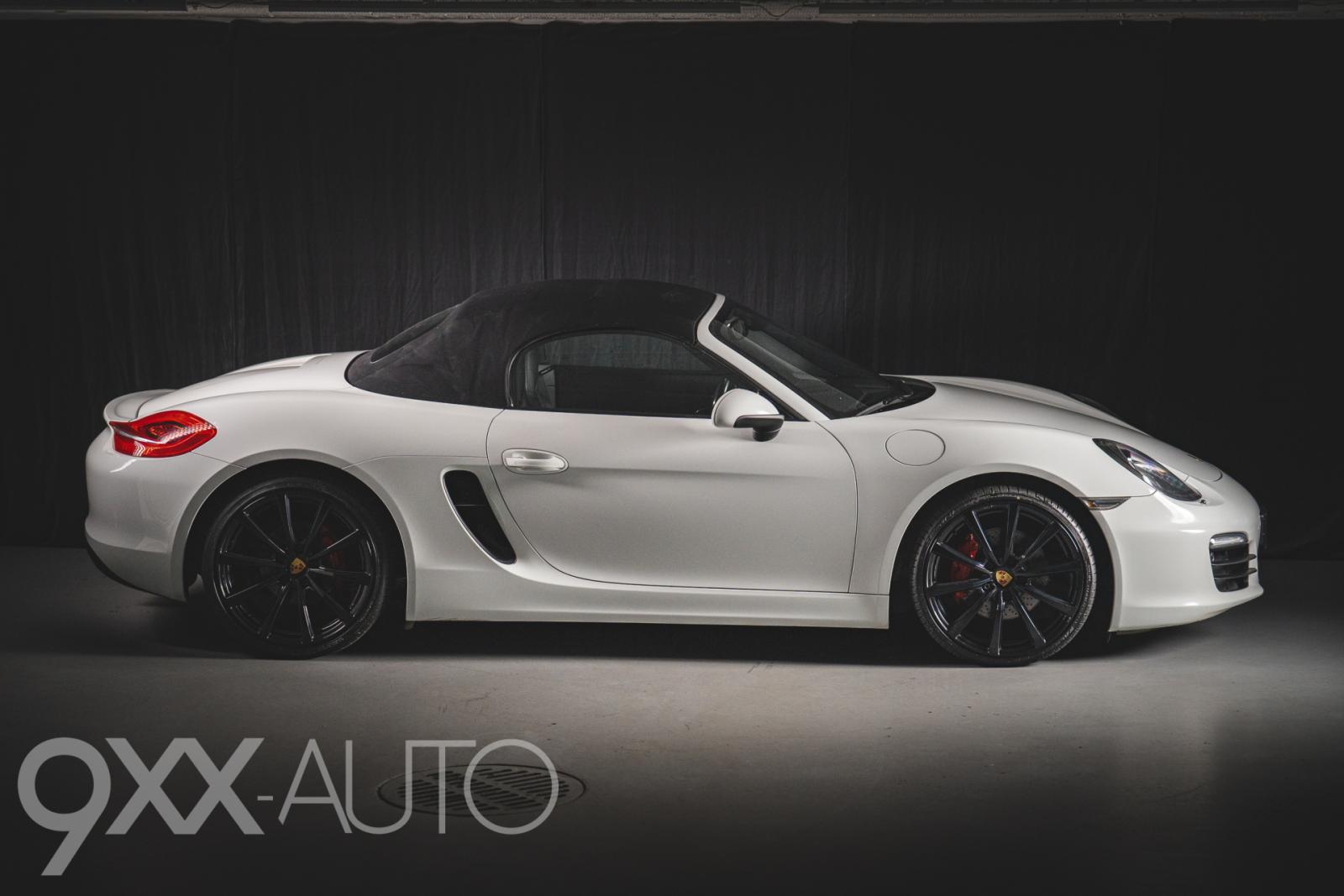 Valkoinen Porsche Boxster S 981 PDK