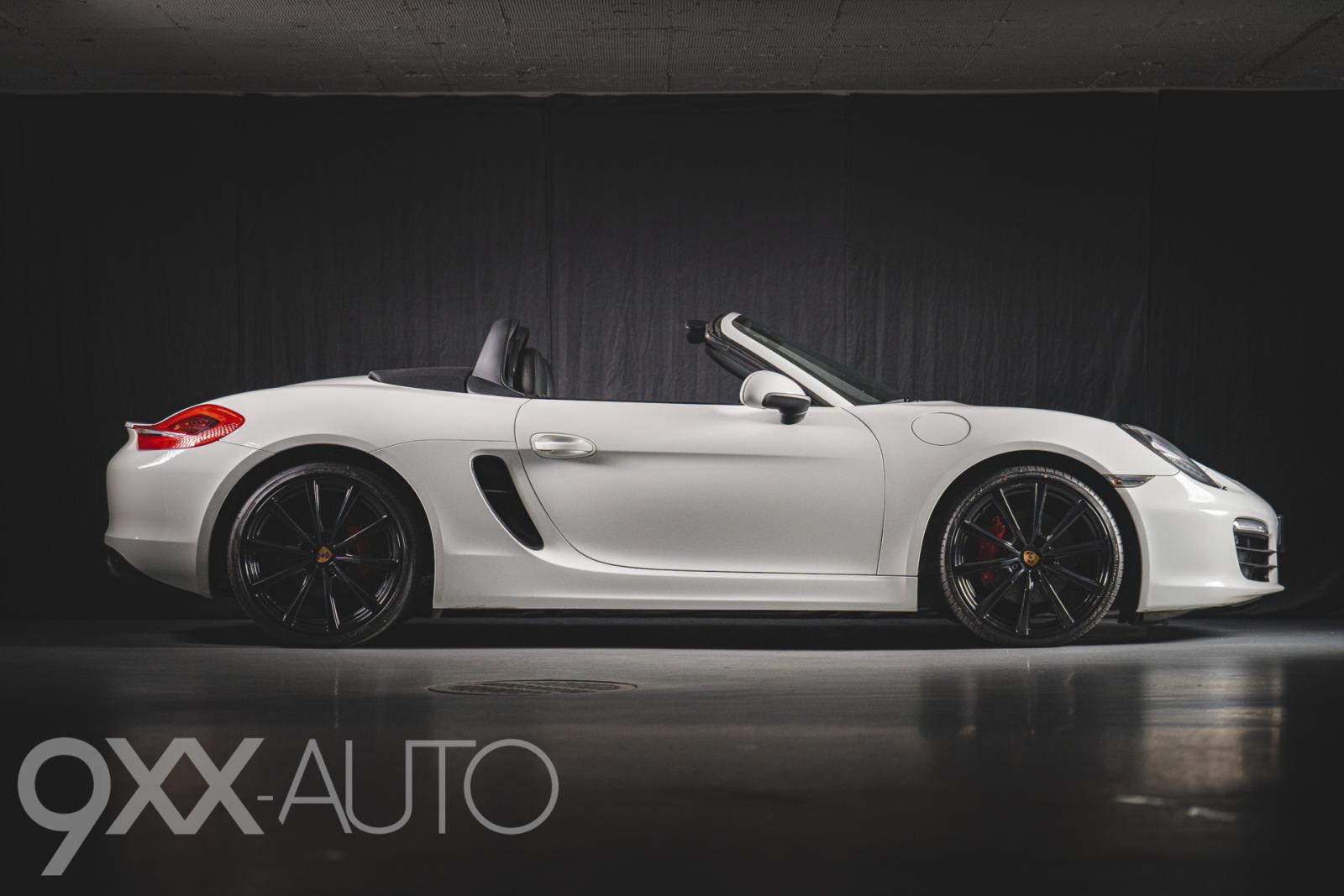 Valkoinen Porsche Boxster S 981 PDK