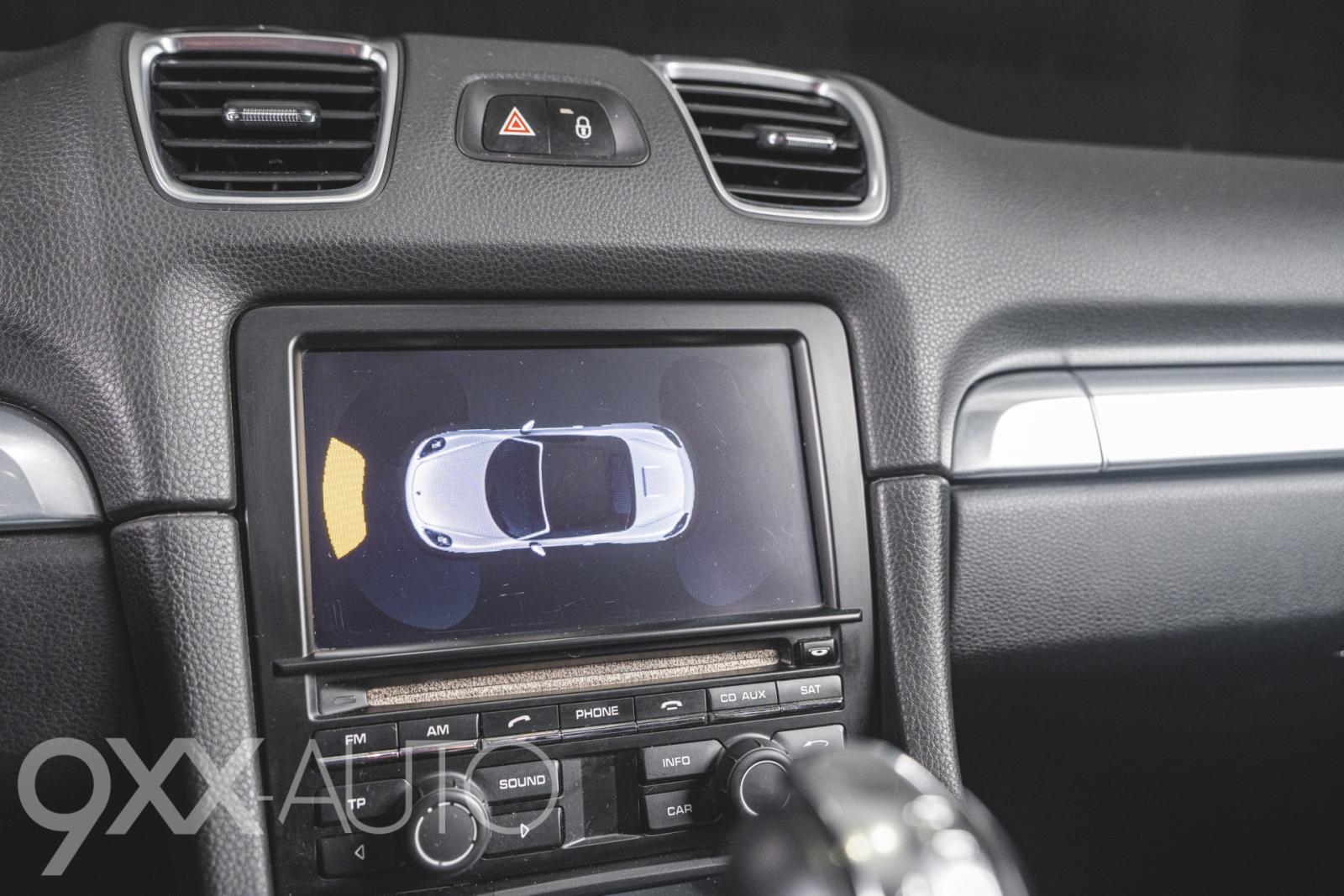 Valkoinen Porsche Boxster S 981 PDK