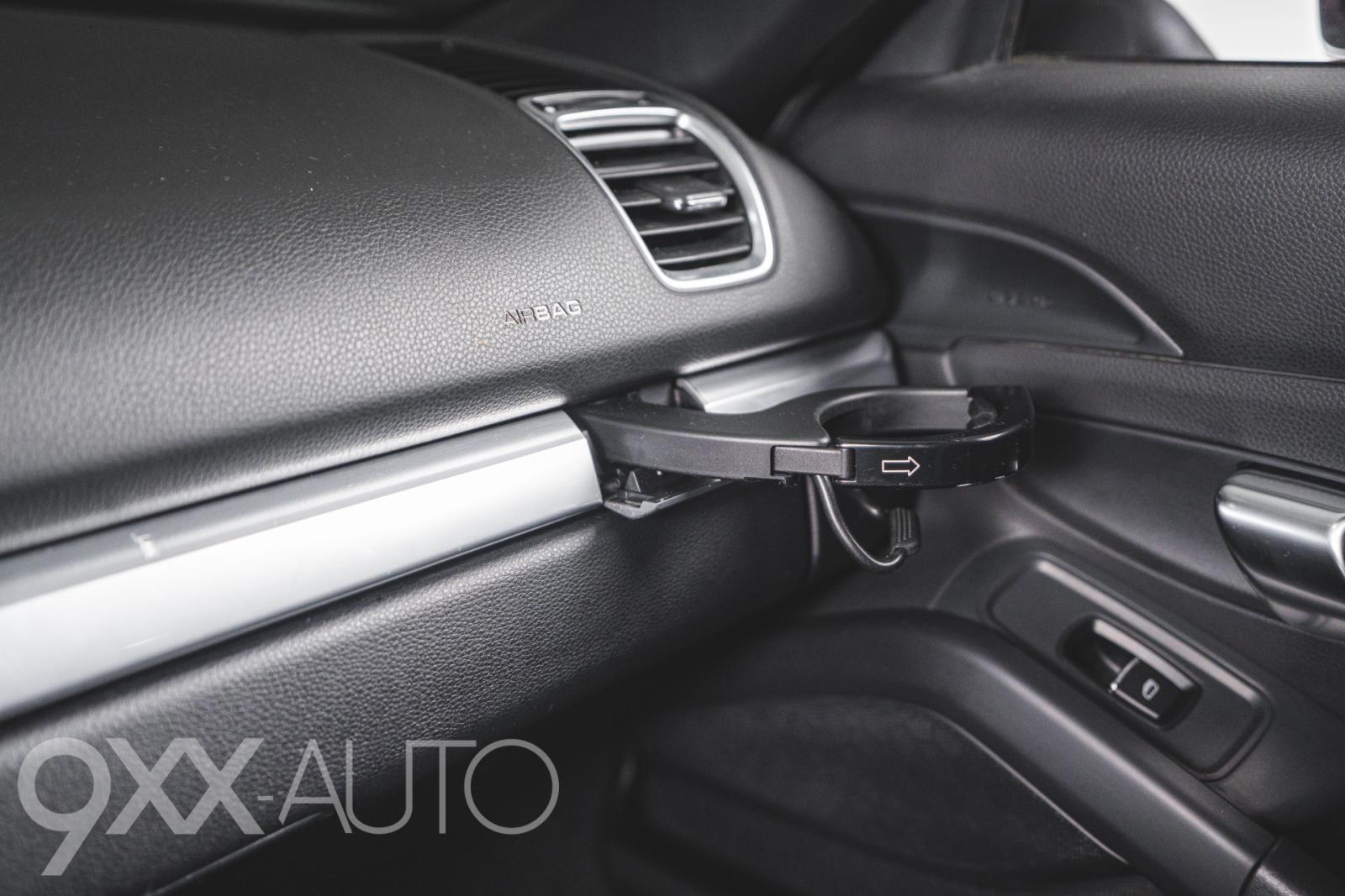 Valkoinen Porsche Boxster S 981 PDK