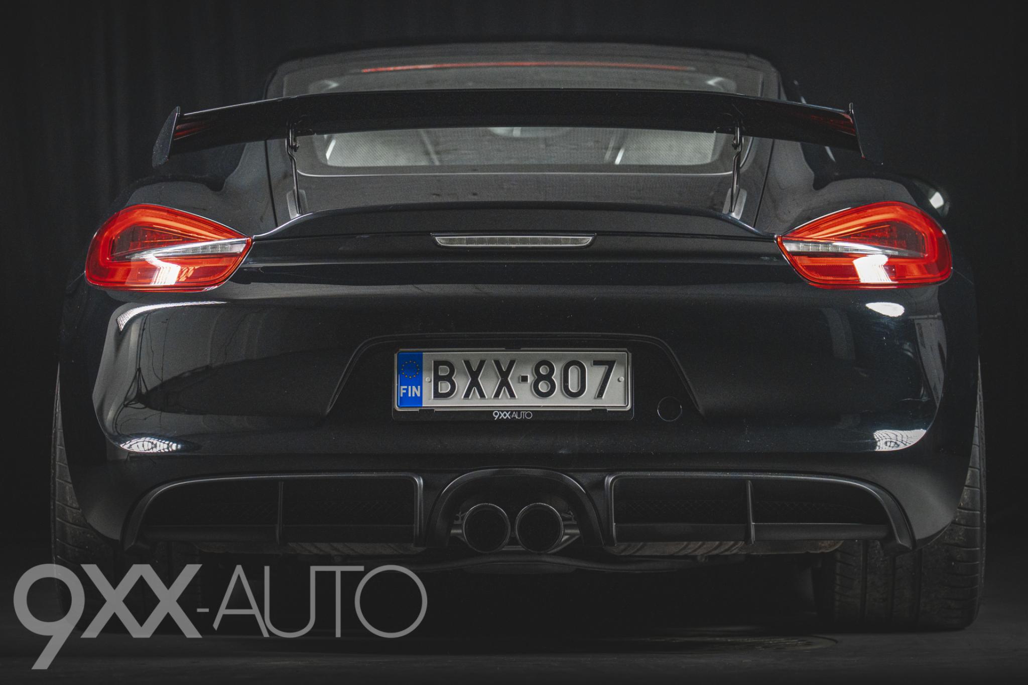 Musta Porsche Cayman 981 GT4 Manuaali