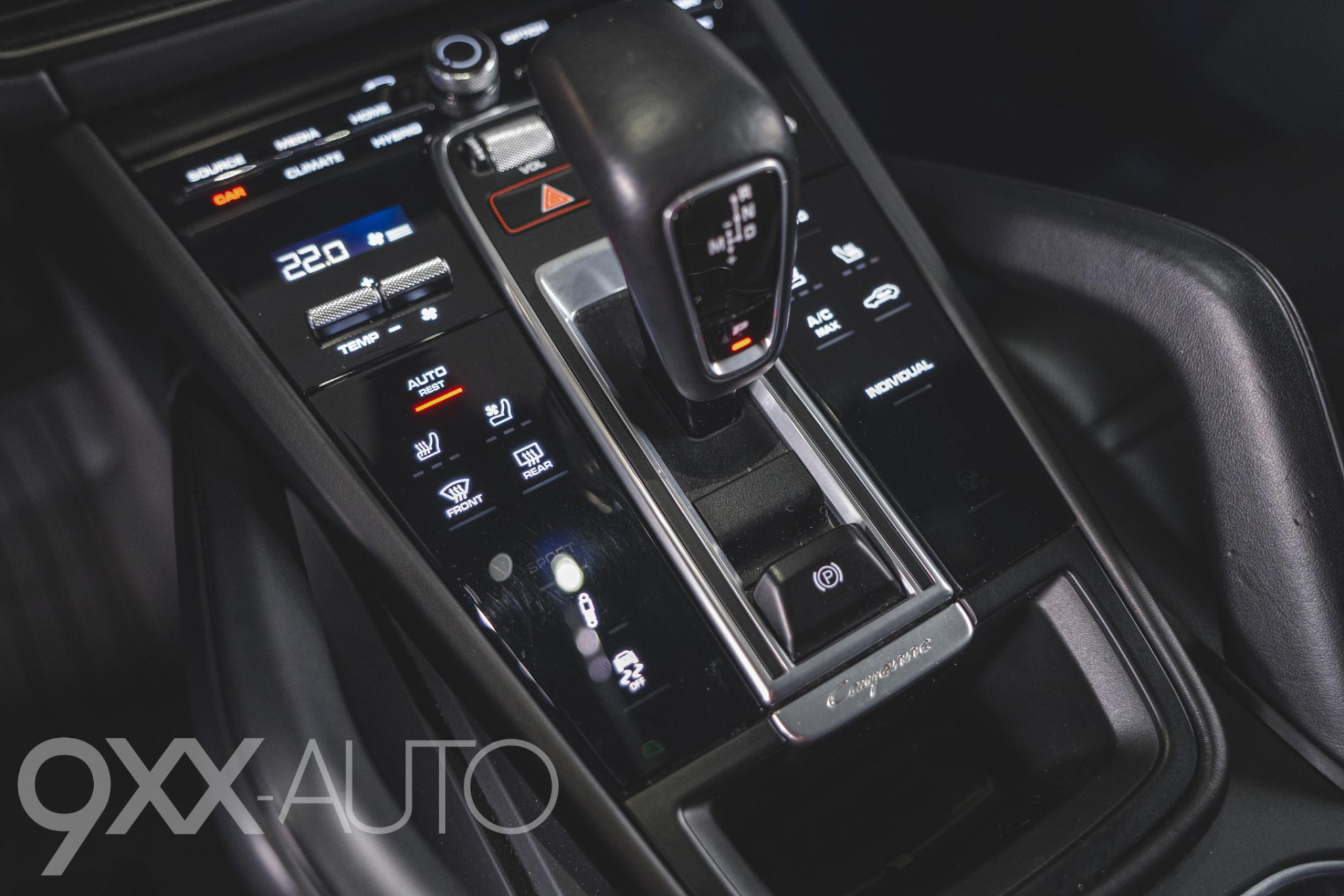 Musta Porsche Cayenne 3.0 V6 E-Hybrid 14,1kW *Huippuvarusteet!*