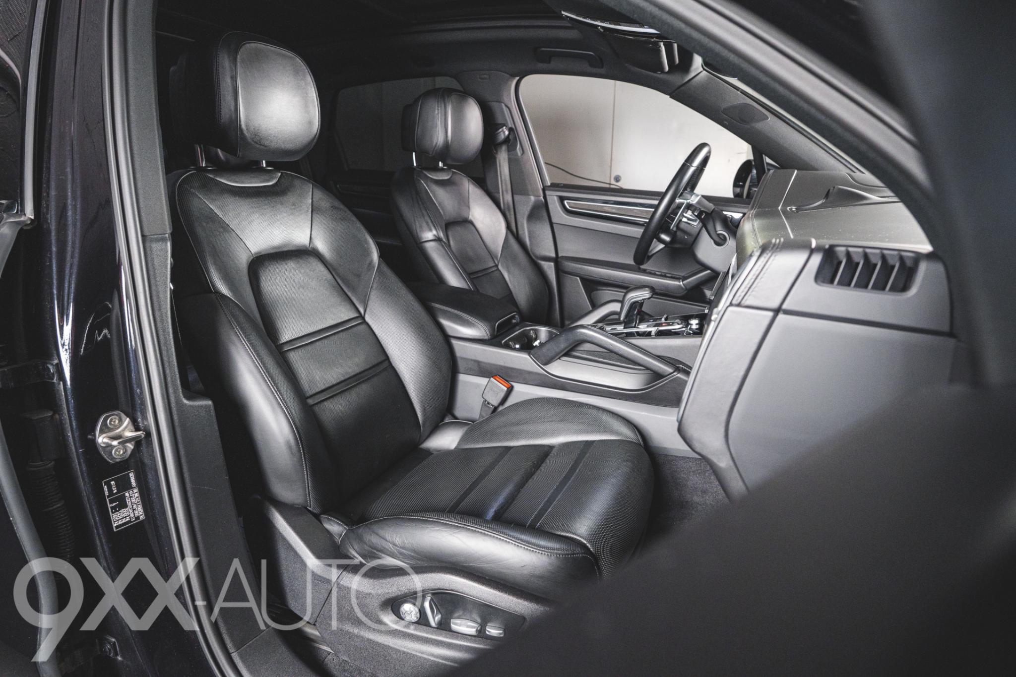 Musta Porsche Cayenne 3.0 V6 E-Hybrid 14,1kW *Huippuvarusteet!*