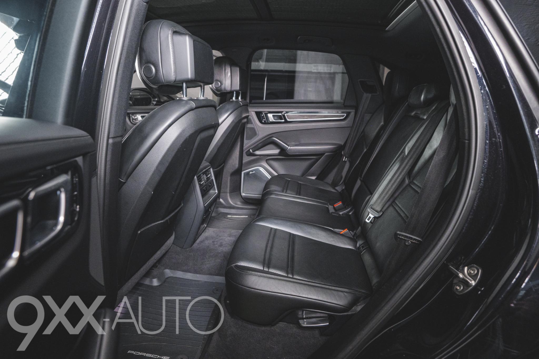 Musta Porsche Cayenne 3.0 V6 E-Hybrid 14,1kW *Huippuvarusteet!*