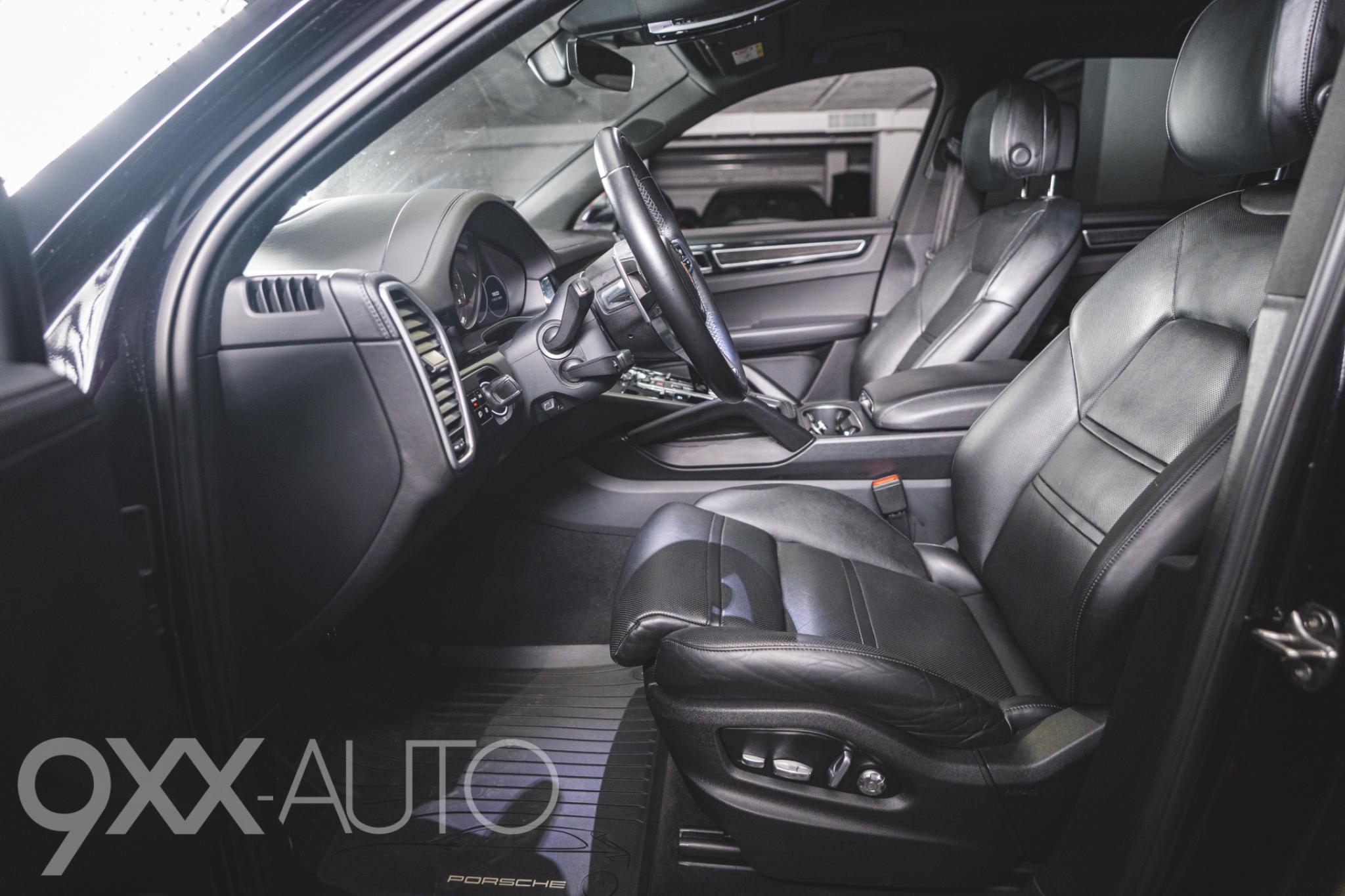Musta Porsche Cayenne 3.0 V6 E-Hybrid 14,1kW *Huippuvarusteet!*