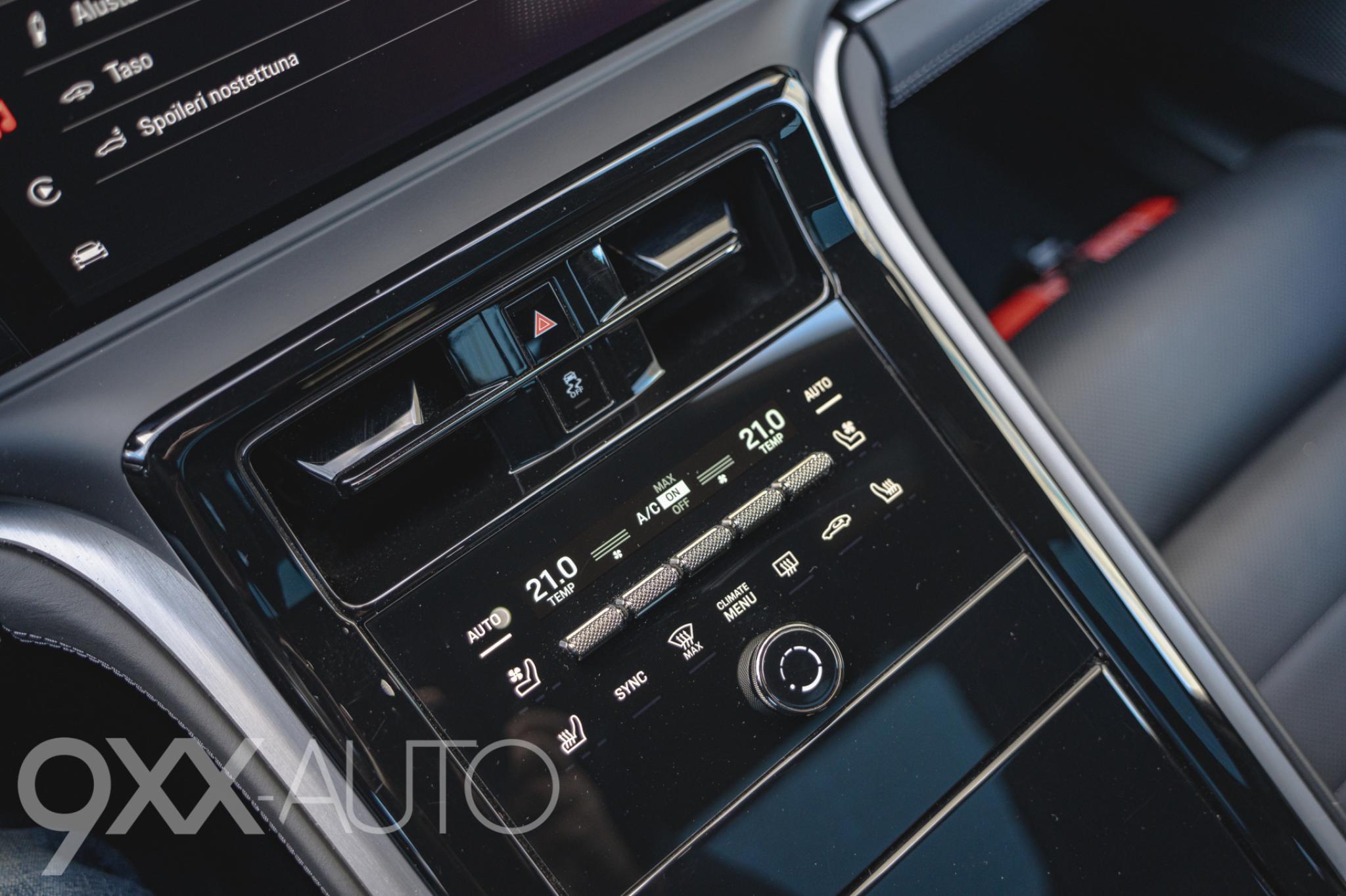 Vihreä Porsche Panamera Turbo e-Hybrid