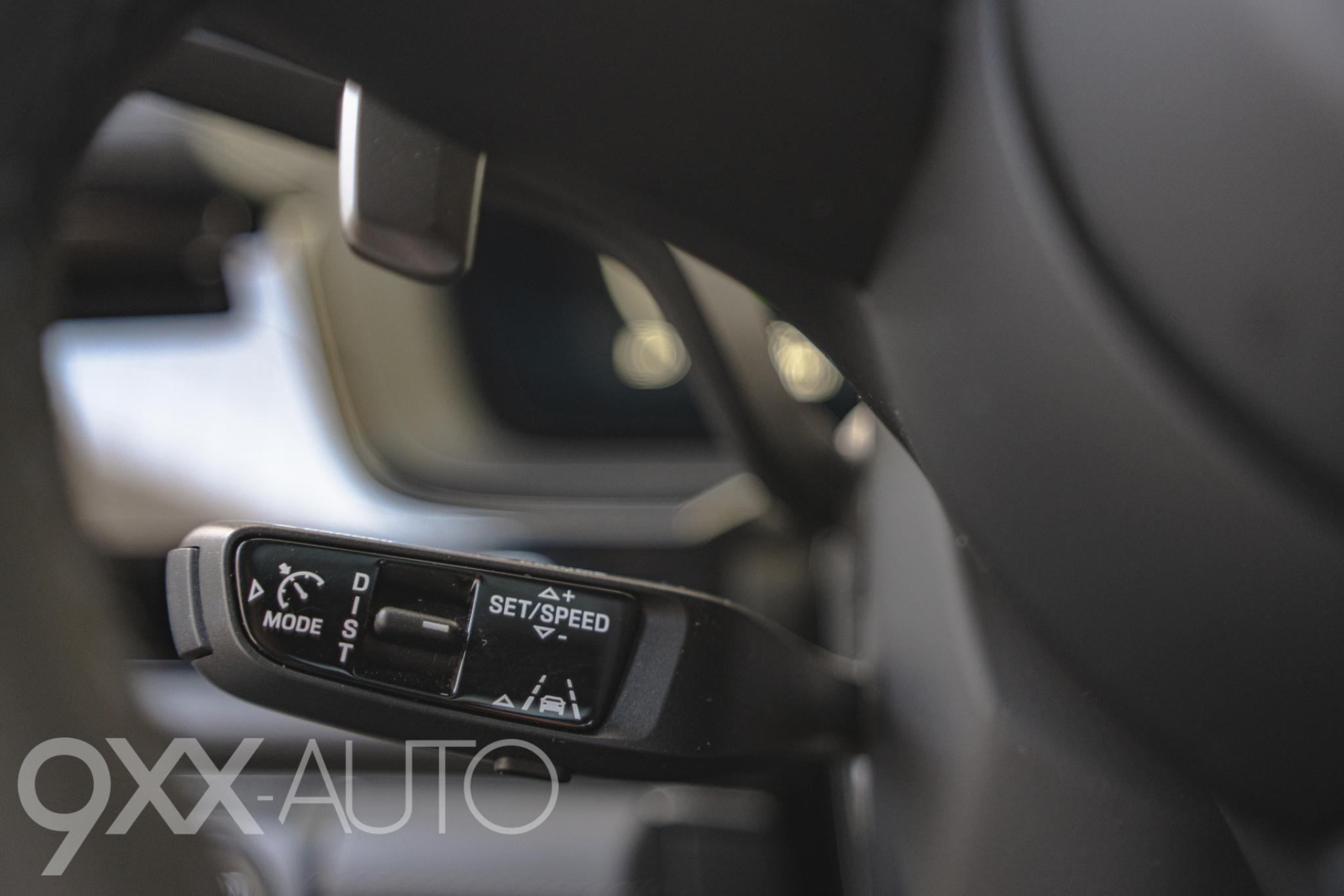 Vihreä Porsche Panamera Turbo e-Hybrid