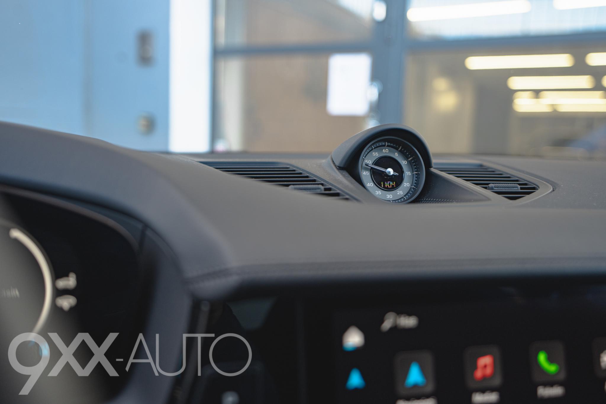 Vihreä Porsche Panamera Turbo e-Hybrid