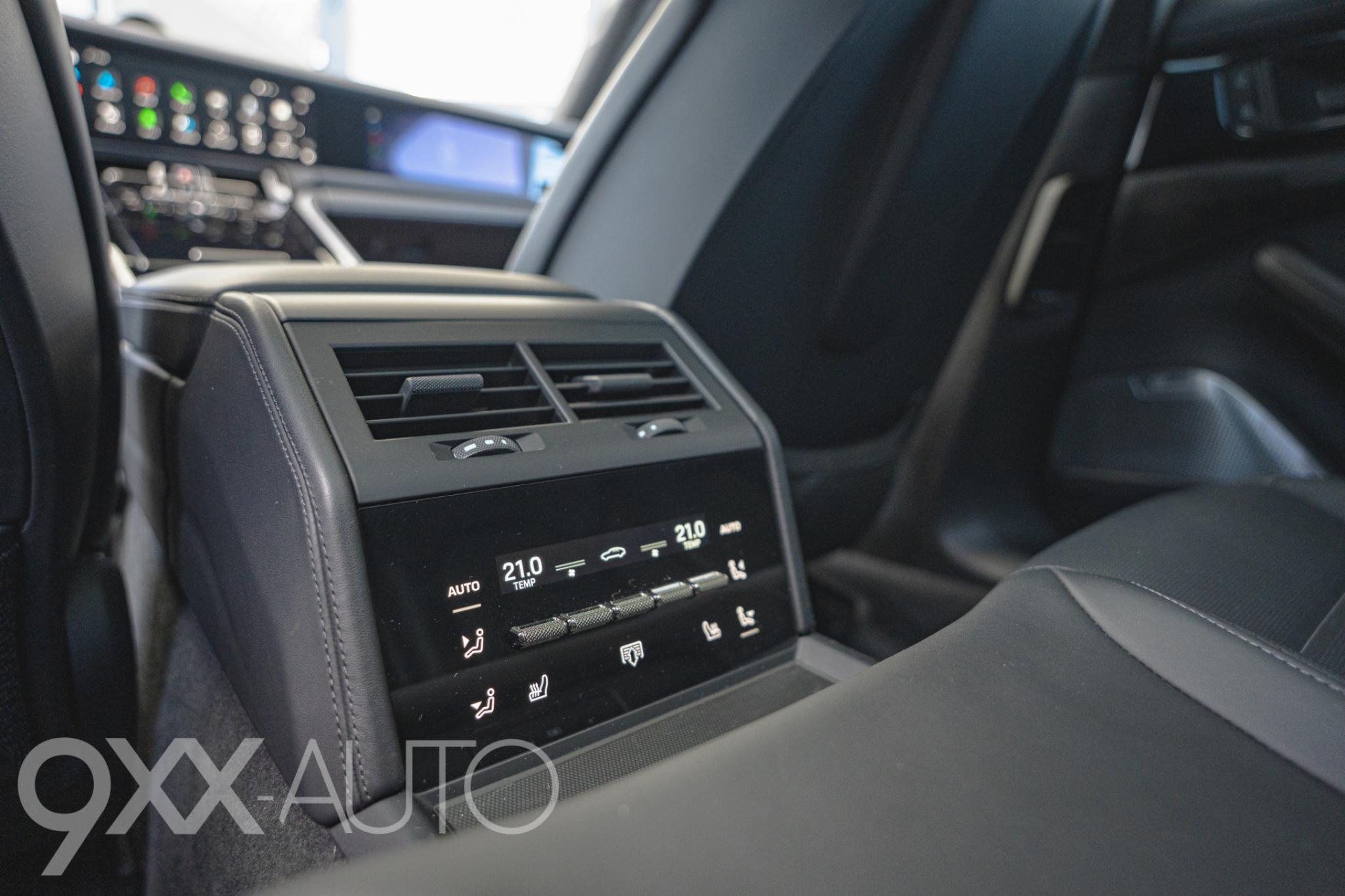 Vihreä Porsche Panamera Turbo e-Hybrid