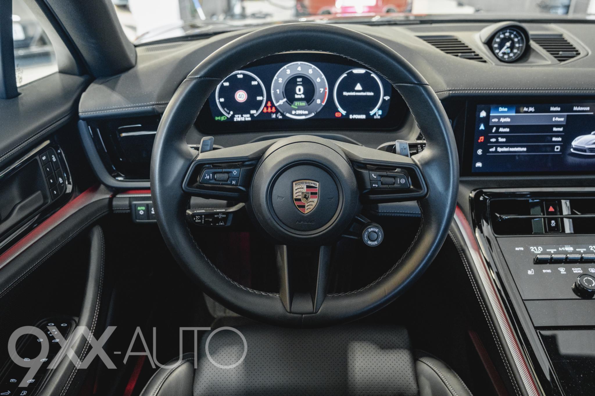 Musta Porsche Panamera 4 E Hybrid *Korkeantason varustelu!* Matrix valot // 360 kamera // Panorama lasikatto // Adapt Cruise