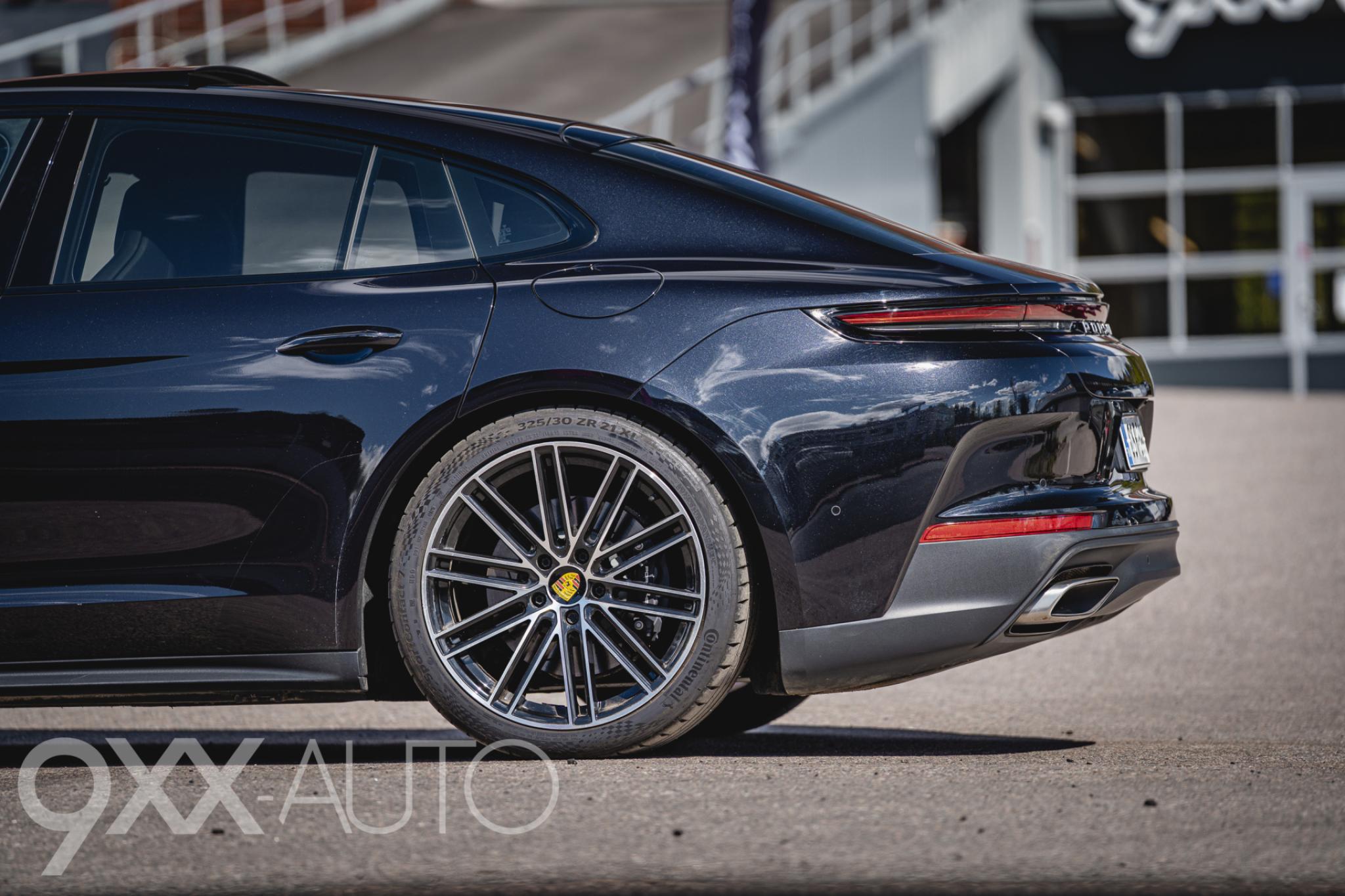 Musta Porsche Panamera 4 E Hybrid *Korkeantason varustelu!* Matrix valot // 360 kamera // Panorama lasikatto // Adapt Cruise