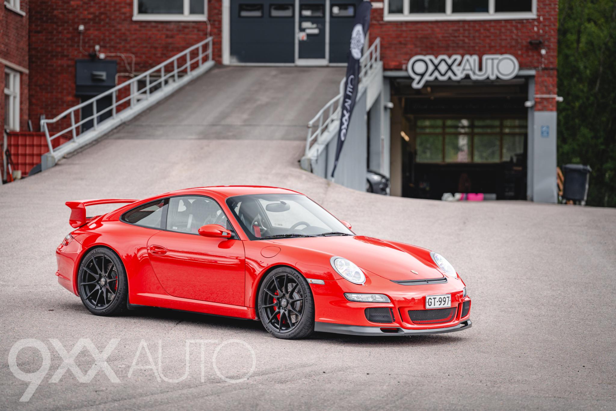 Punainen Porsche 911